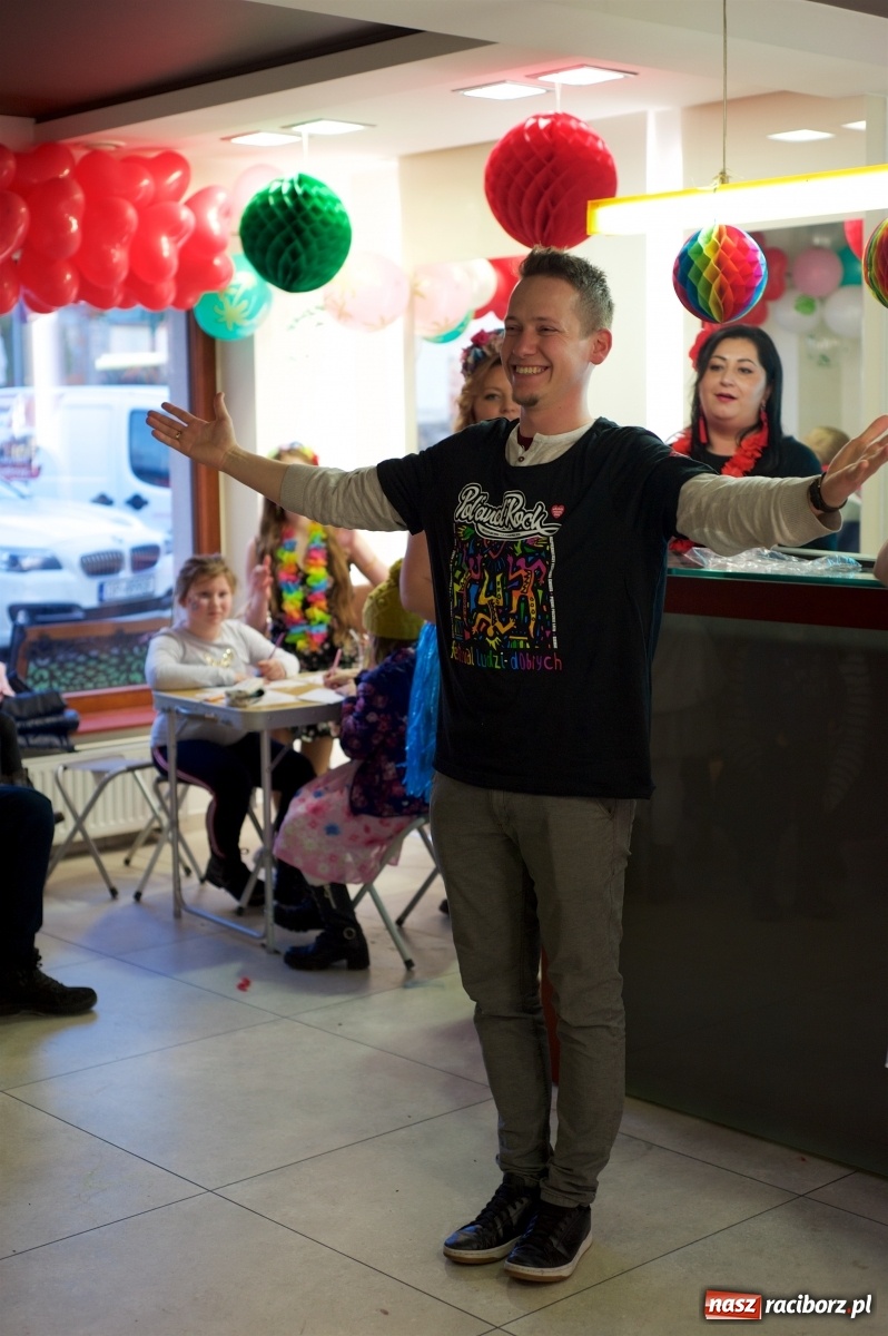 Zdjęcie w galerii na portalu naszraciborz.pl: Wielka Orkiestra zagrała w Tworkowie. W salonie jak w rodzinie i to z Anią Wyszkoni wiadomości z regionu