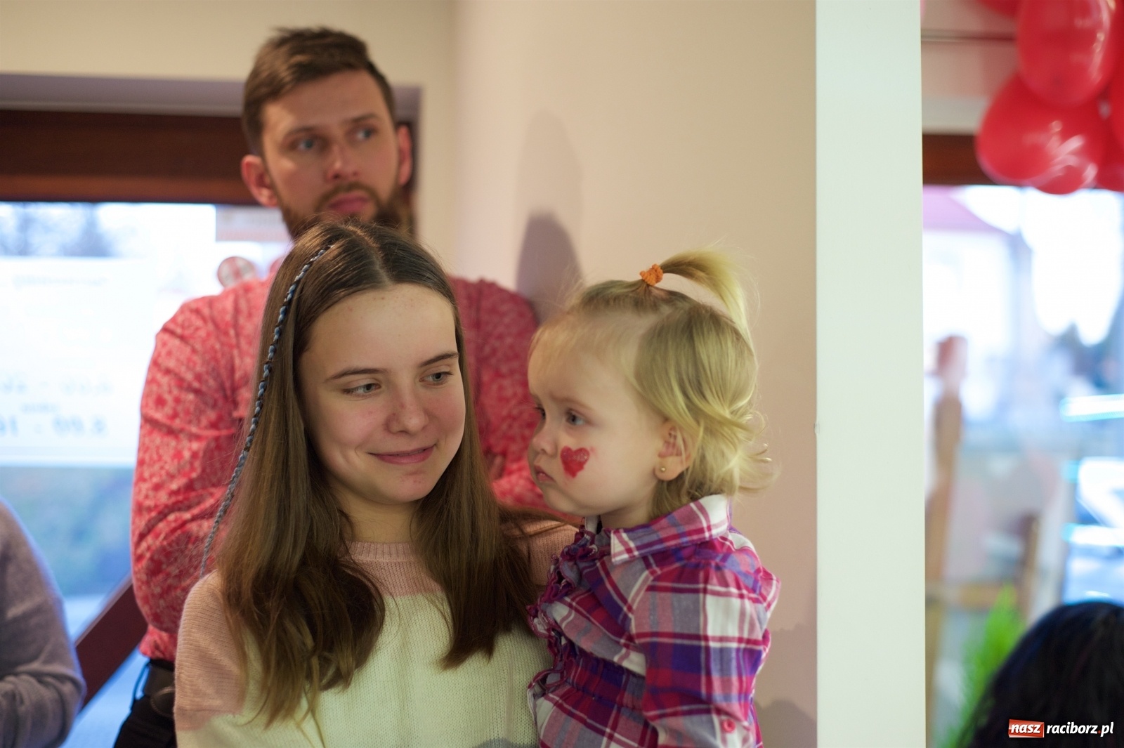 Zdjęcie w galerii na portalu naszraciborz.pl: Wielka Orkiestra zagrała w Tworkowie. W salonie jak w rodzinie i to z Anią Wyszkoni wiadomości z regionu