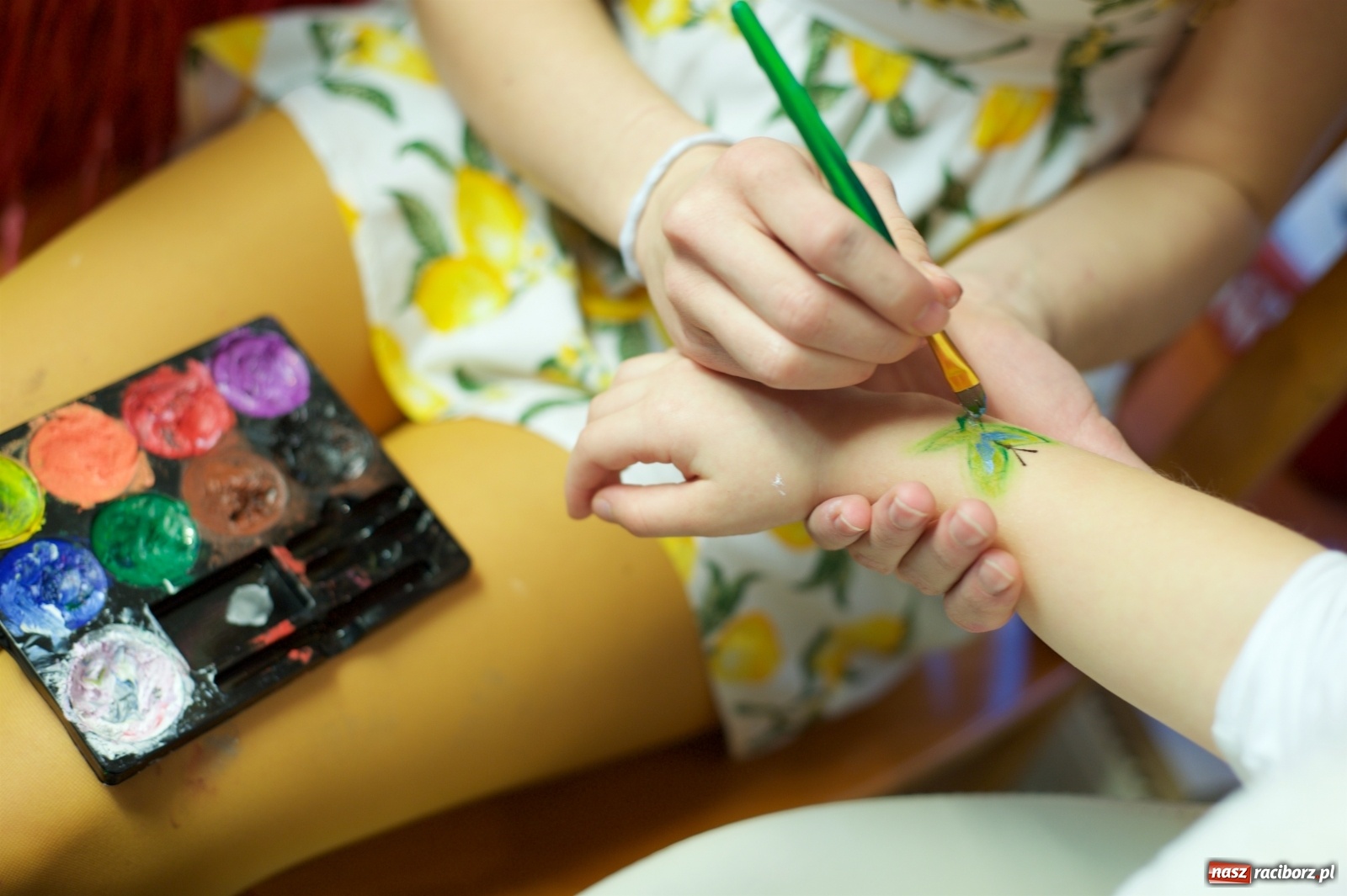 Zdjęcie w galerii na portalu naszraciborz.pl: Wielka Orkiestra zagrała w Tworkowie. W salonie jak w rodzinie i to z Anią Wyszkoni wiadomości z regionu