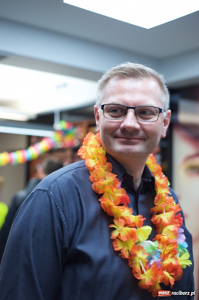 Zdjęcie w galerii na portalu naszraciborz.pl: Wielka Orkiestra zagrała w Tworkowie. W salonie jak w rodzinie i to z Anią Wyszkoni wiadomości z regionu