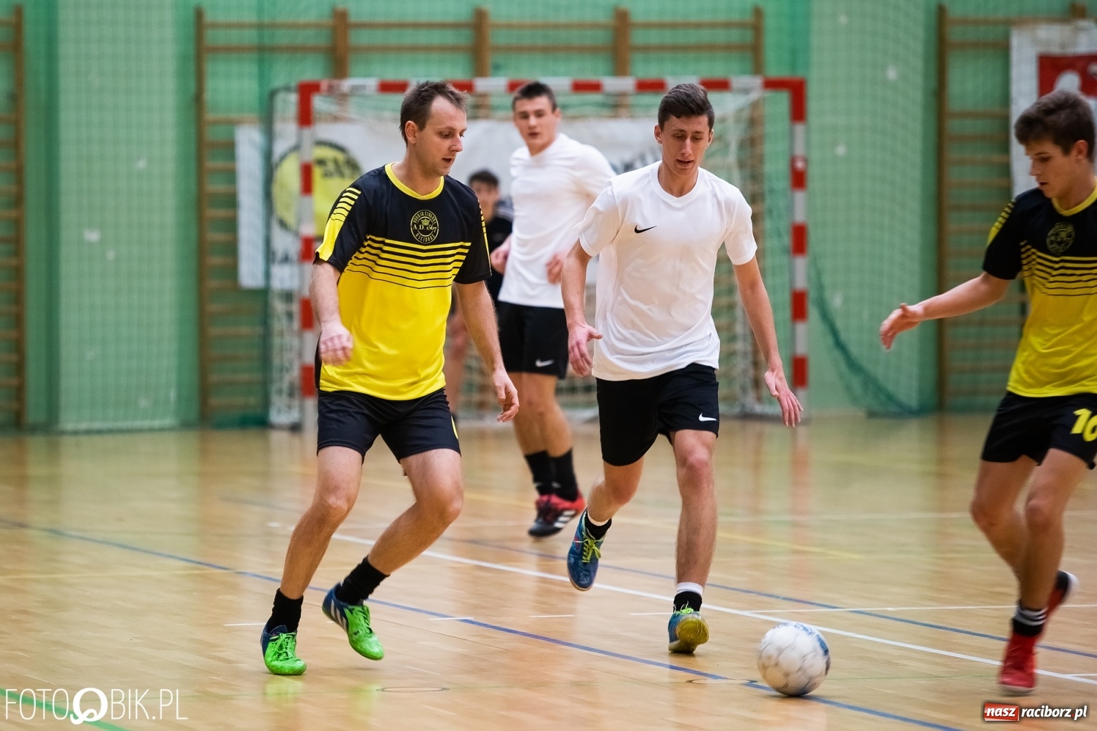 Zdjęcie w galerii na portalu naszraciborz.pl: Niedzielne emocje w lidze futsalu [FOTO] wiadomości z regionu