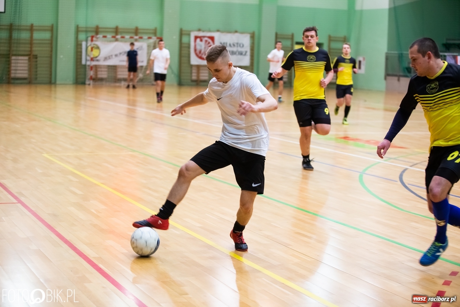 Zdjęcie w galerii na portalu naszraciborz.pl: Niedzielne emocje w lidze futsalu [FOTO] wiadomości z regionu