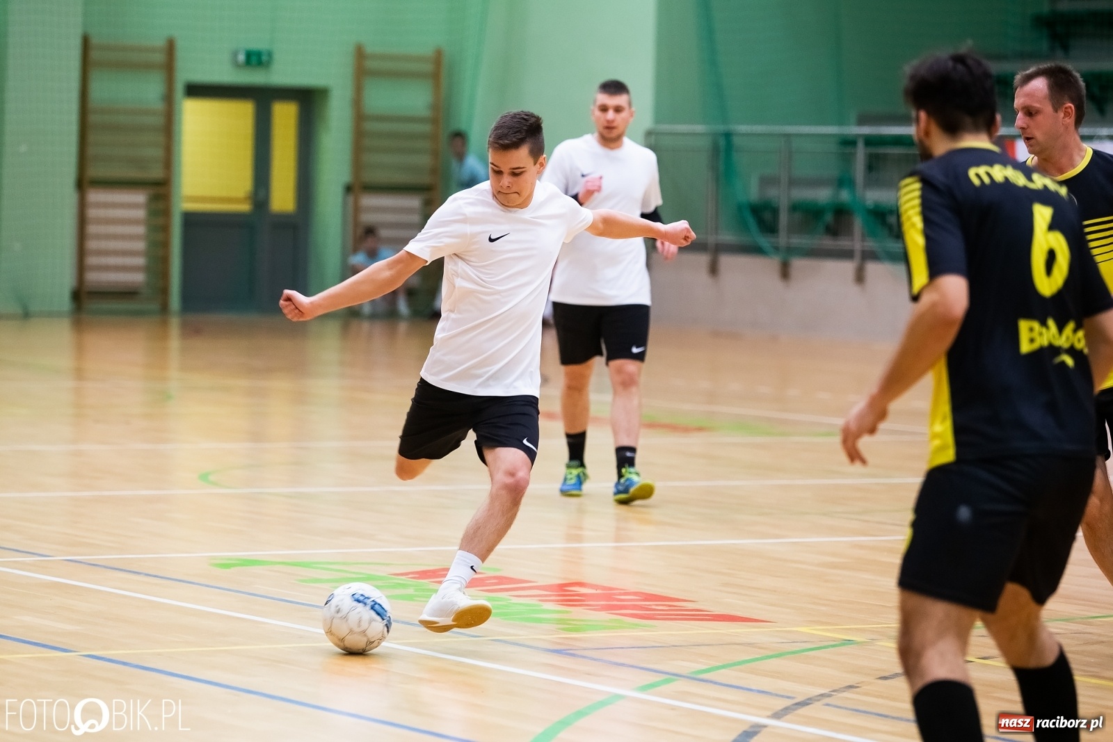 Zdjęcie w galerii na portalu naszraciborz.pl: Niedzielne emocje w lidze futsalu [FOTO] wiadomości z regionu
