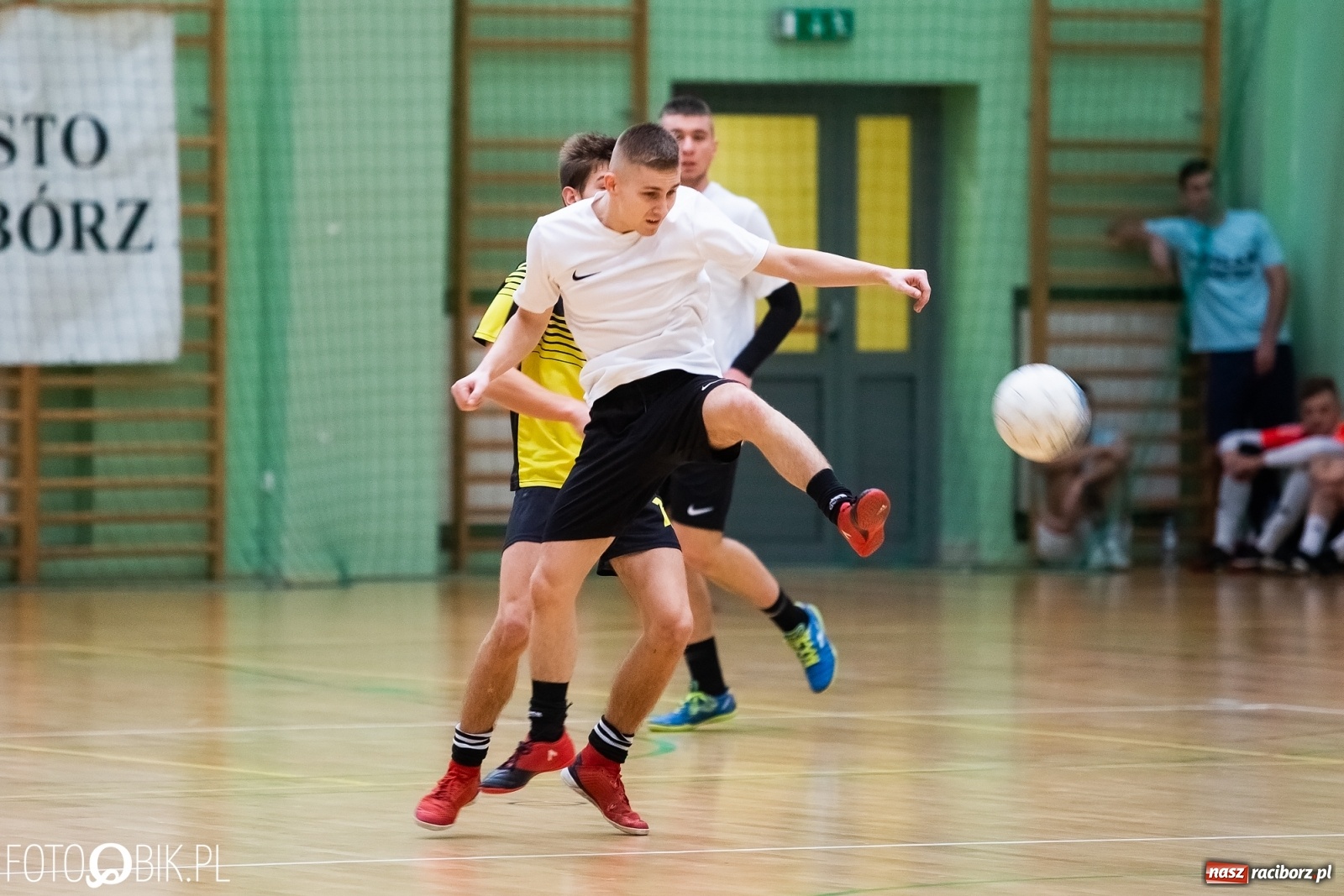Zdjęcie w galerii na portalu naszraciborz.pl: Niedzielne emocje w lidze futsalu [FOTO] wiadomości z regionu