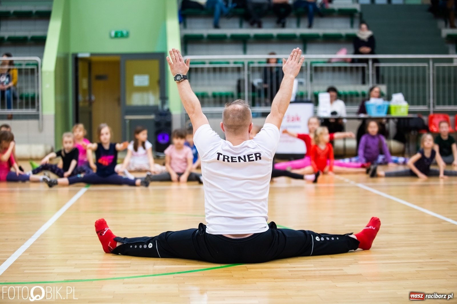 Zdjęcie w galerii na portalu naszraciborz.pl: Maraton Akrobatyczny w Arenie Rafako wiadomości z regionu