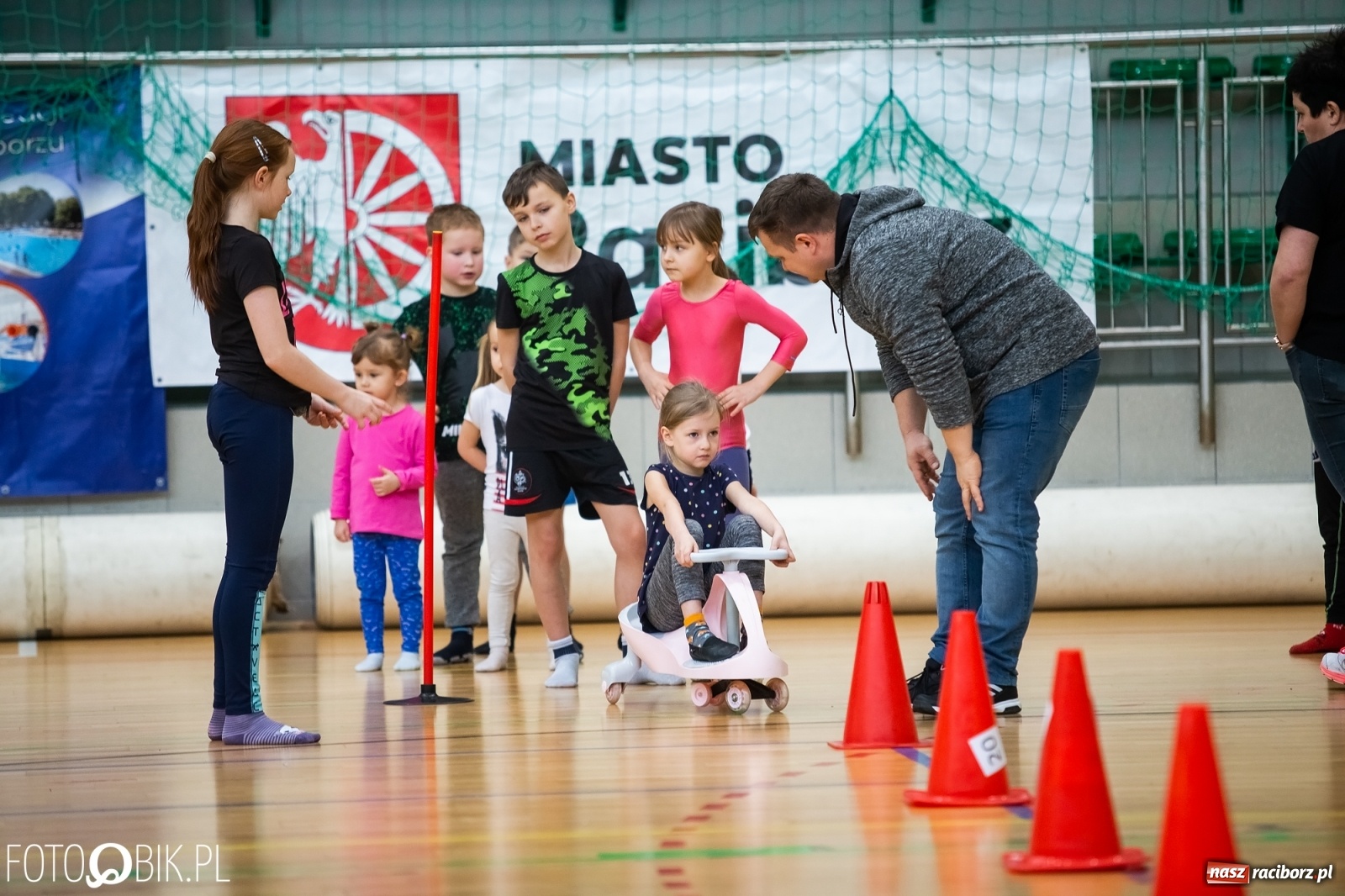 Zdjęcie w galerii na portalu naszraciborz.pl: Maraton Akrobatyczny w Arenie Rafako wiadomości z regionu