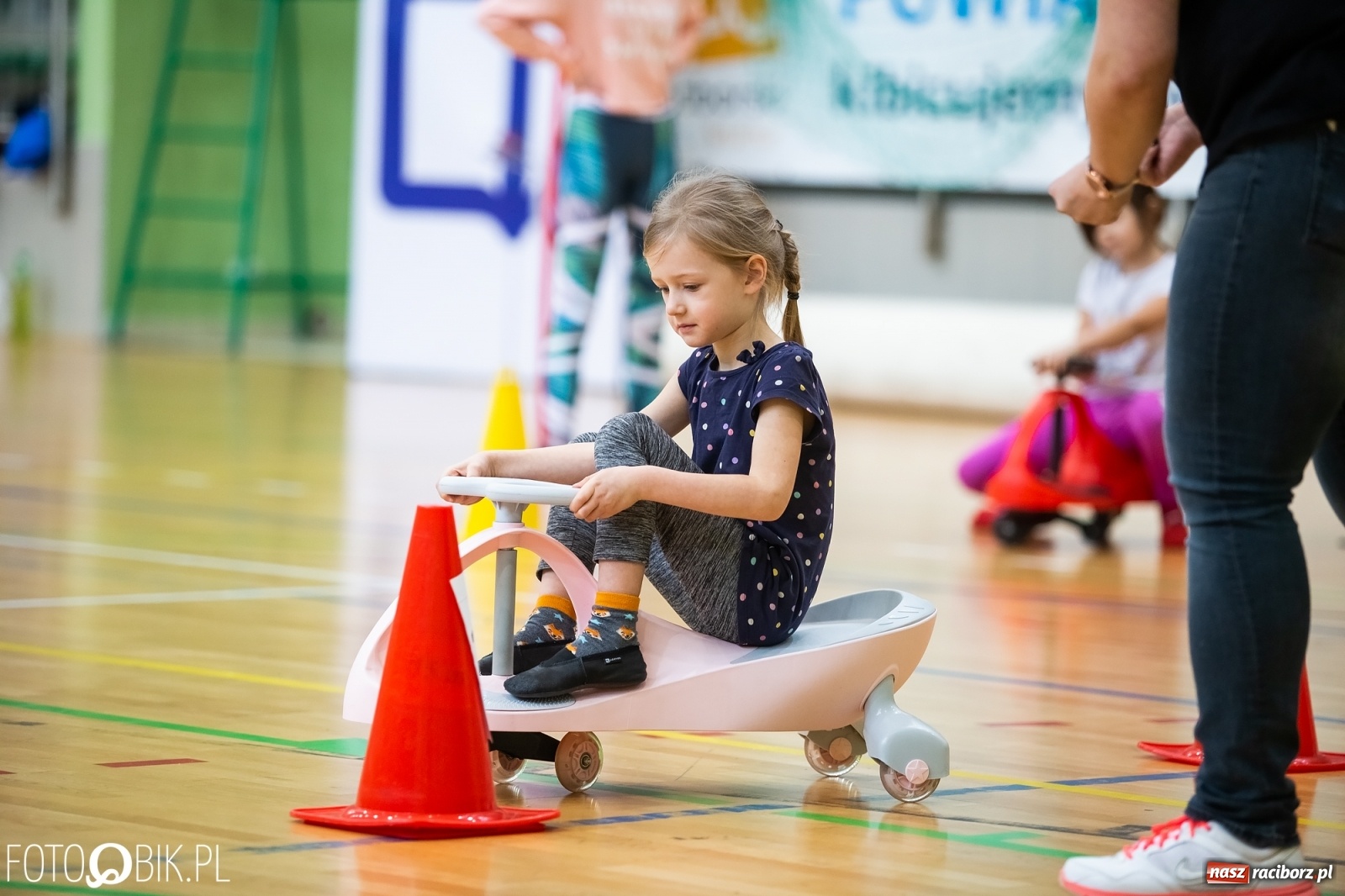 Zdjęcie w galerii na portalu naszraciborz.pl: Maraton Akrobatyczny w Arenie Rafako wiadomości z regionu