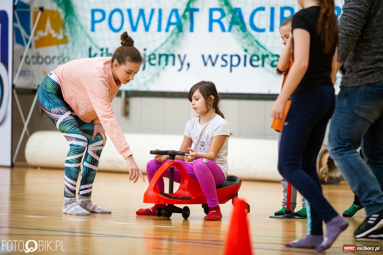 Zdjęcie w galerii na portalu naszraciborz.pl: Maraton Akrobatyczny w Arenie Rafako wiadomości z regionu
