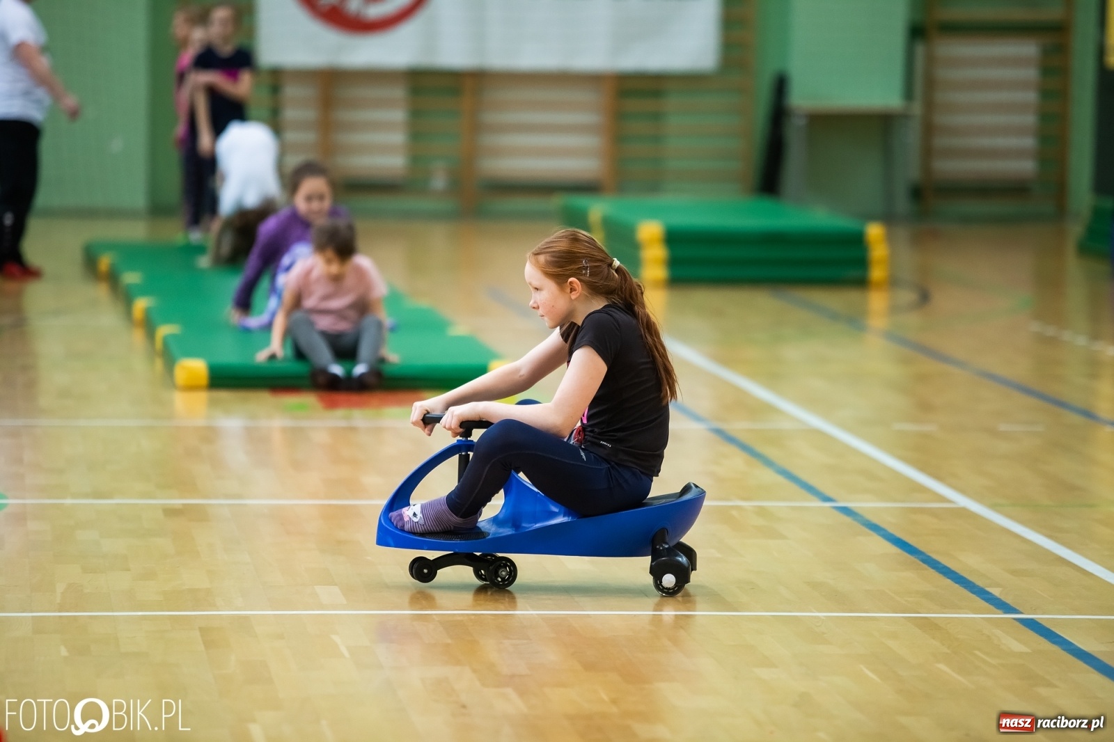 Zdjęcie w galerii na portalu naszraciborz.pl: Maraton Akrobatyczny w Arenie Rafako wiadomości z regionu