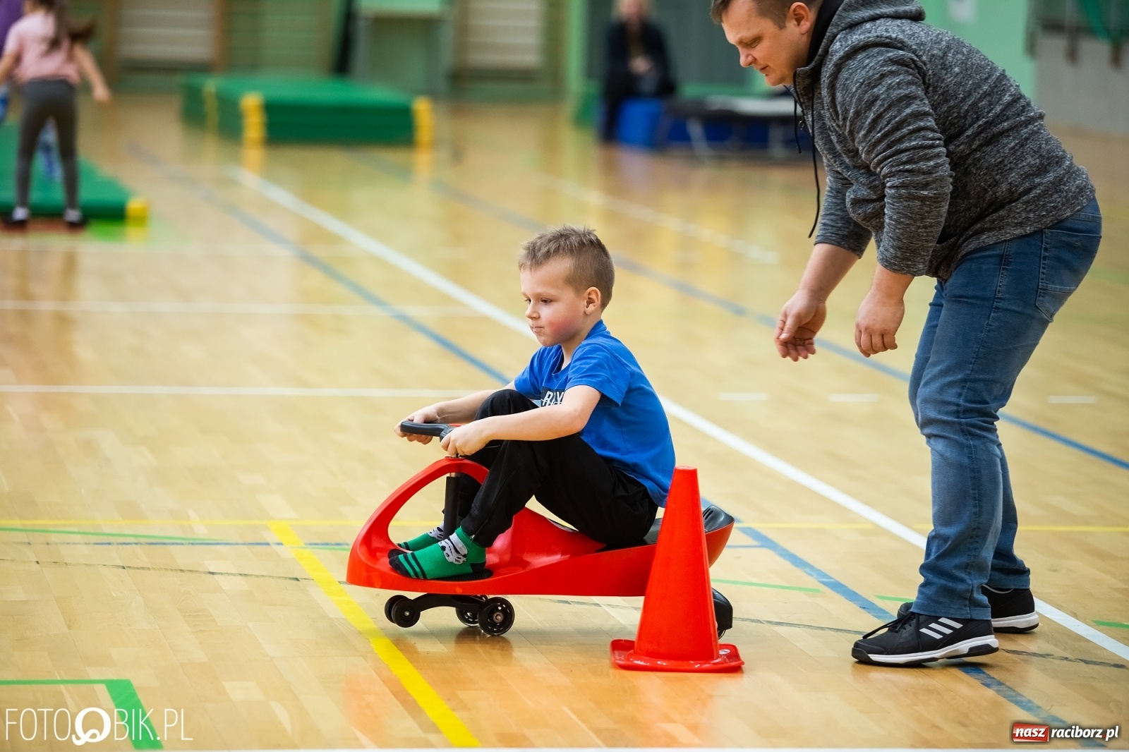 Zdjęcie w galerii na portalu naszraciborz.pl: Maraton Akrobatyczny w Arenie Rafako wiadomości z regionu