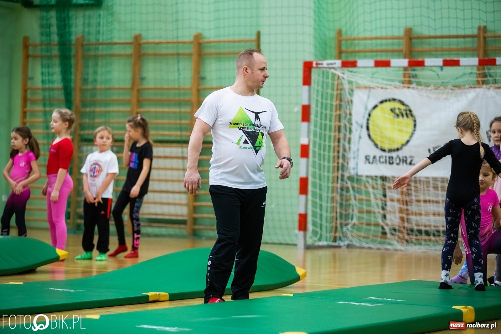 Zdjęcie w galerii na portalu naszraciborz.pl: Maraton Akrobatyczny w Arenie Rafako wiadomości z regionu