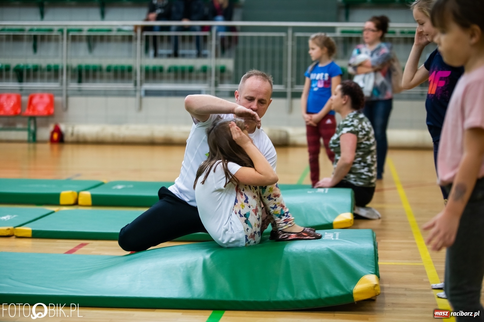 Zdjęcie w galerii na portalu naszraciborz.pl: Maraton Akrobatyczny w Arenie Rafako wiadomości z regionu