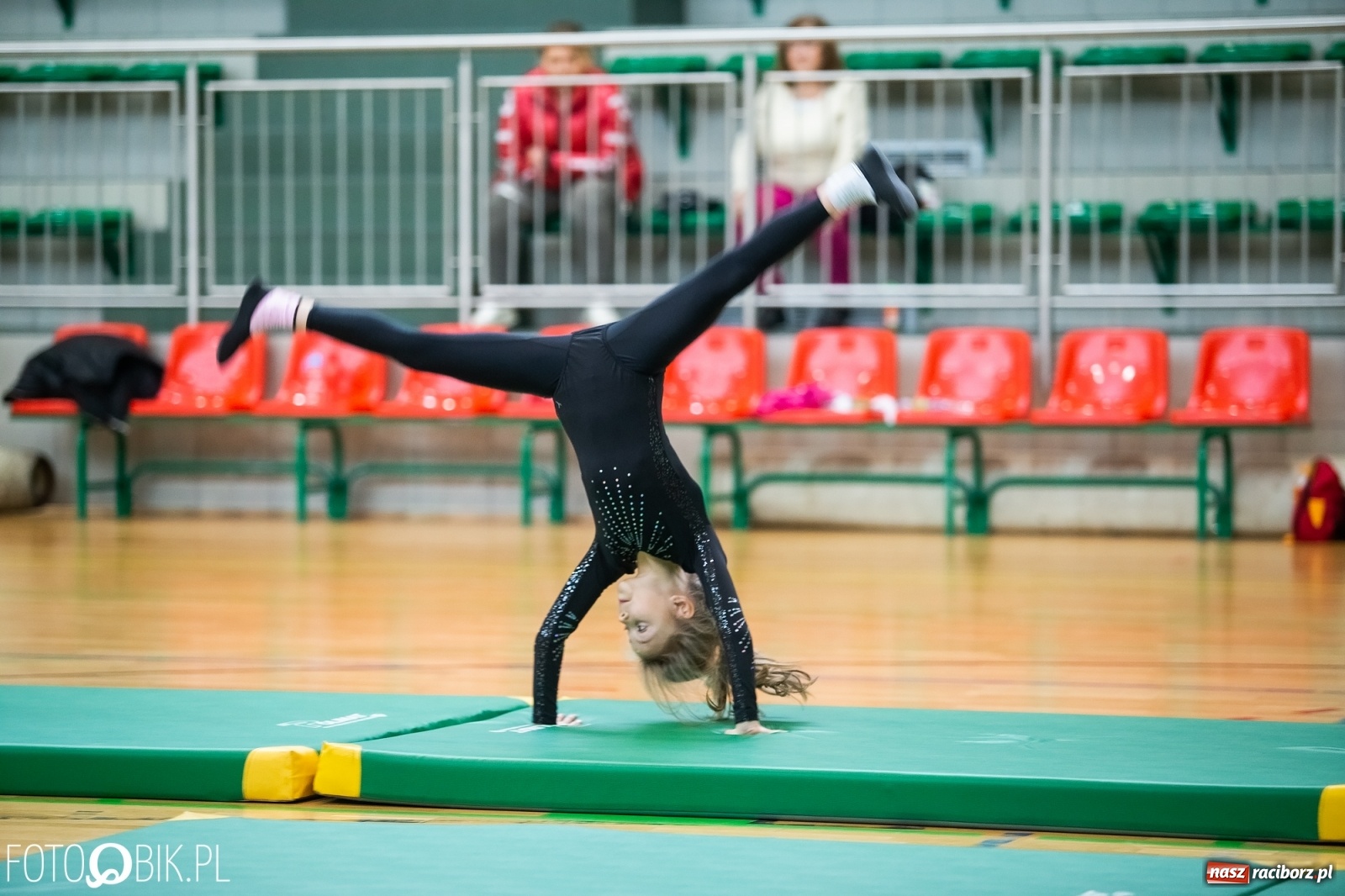 Zdjęcie w galerii na portalu naszraciborz.pl: Maraton Akrobatyczny w Arenie Rafako wiadomości z regionu