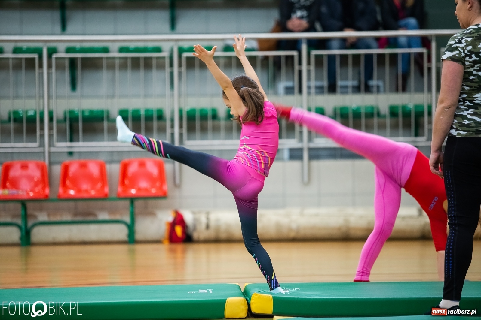 Zdjęcie w galerii na portalu naszraciborz.pl: Maraton Akrobatyczny w Arenie Rafako wiadomości z regionu
