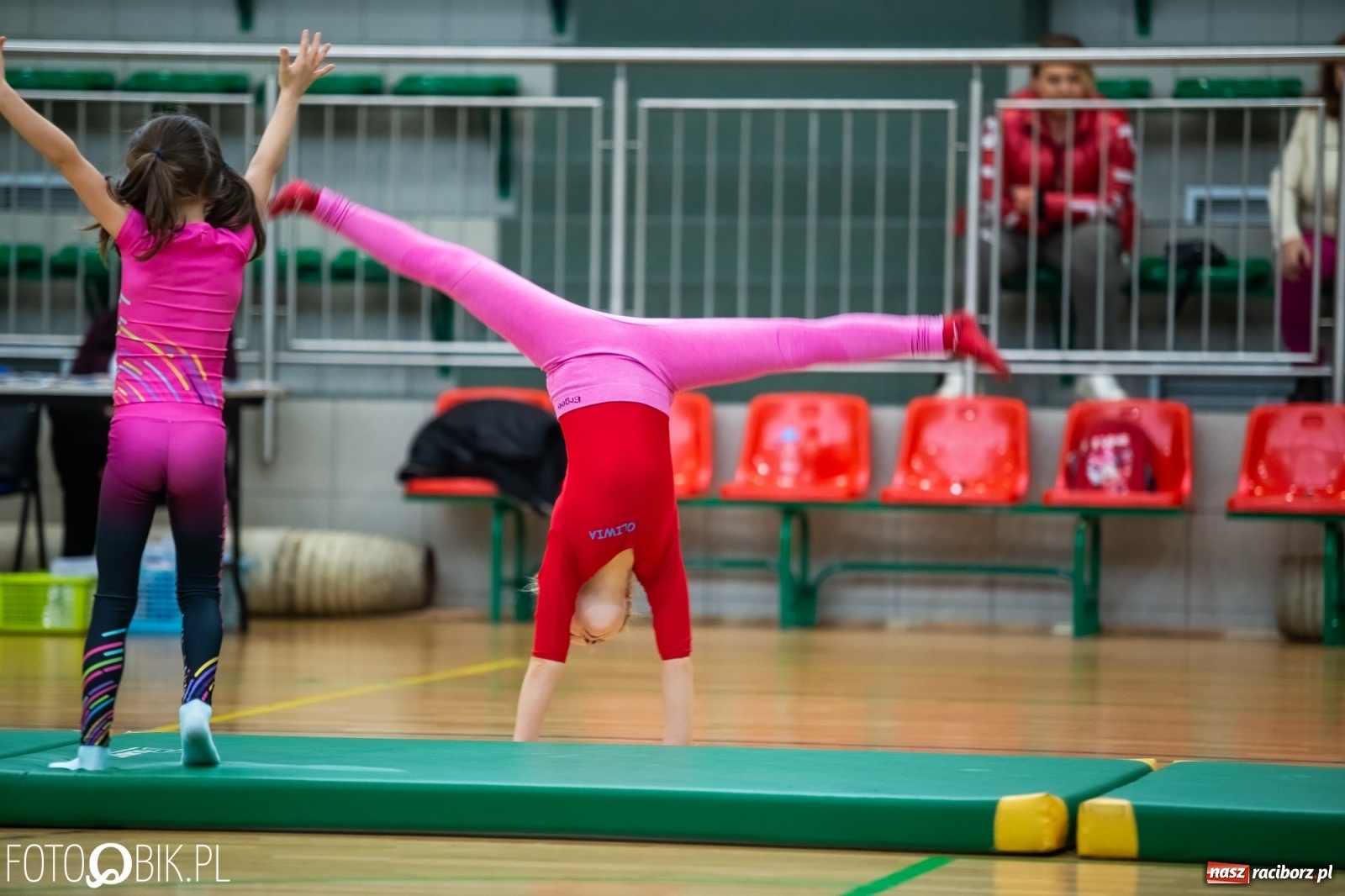Zdjęcie w galerii na portalu naszraciborz.pl: Maraton Akrobatyczny w Arenie Rafako wiadomości z regionu