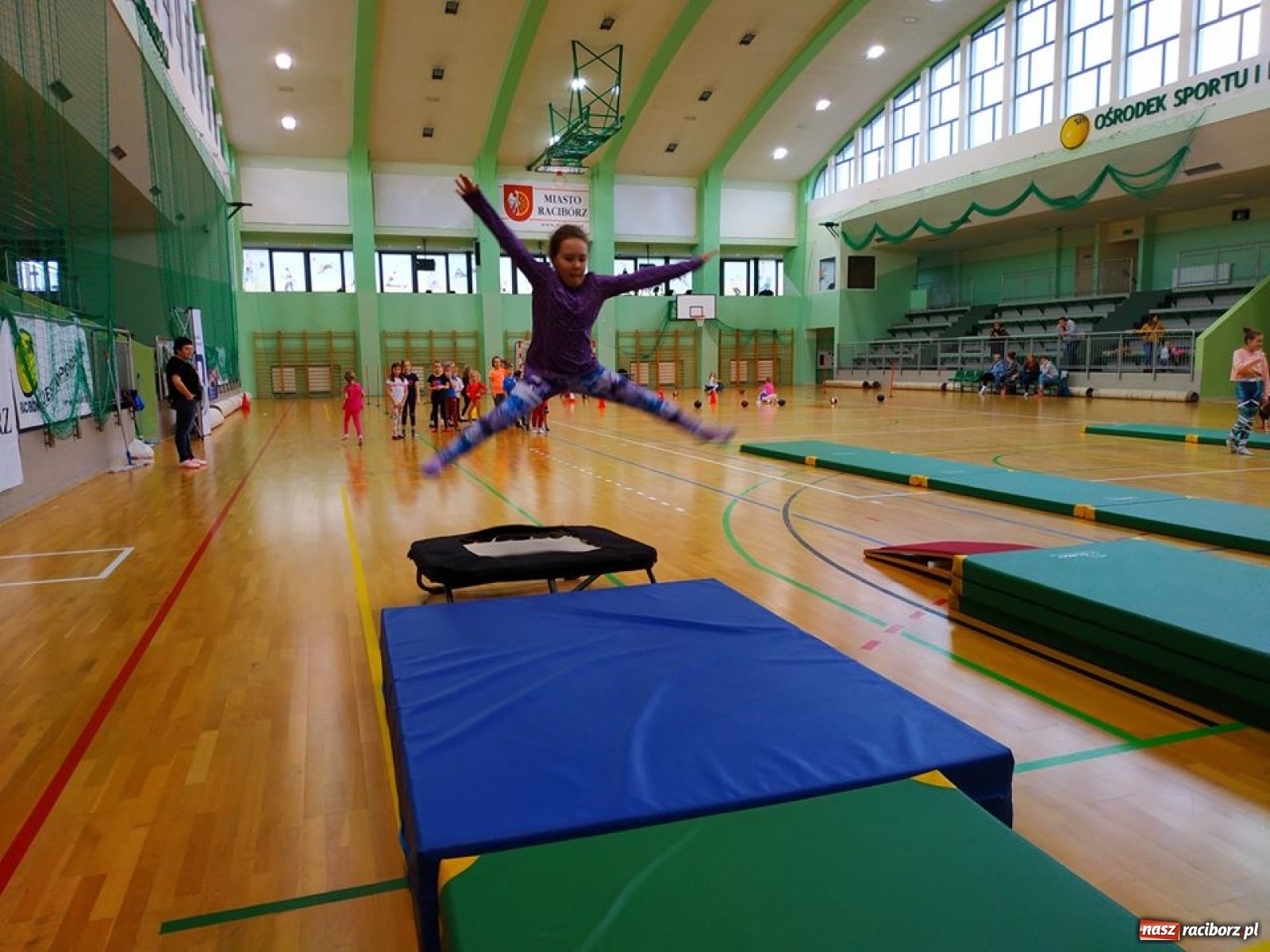 Zdjęcie w galerii na portalu naszraciborz.pl: Maraton Akrobatyczny w Arenie Rafako wiadomości z regionu