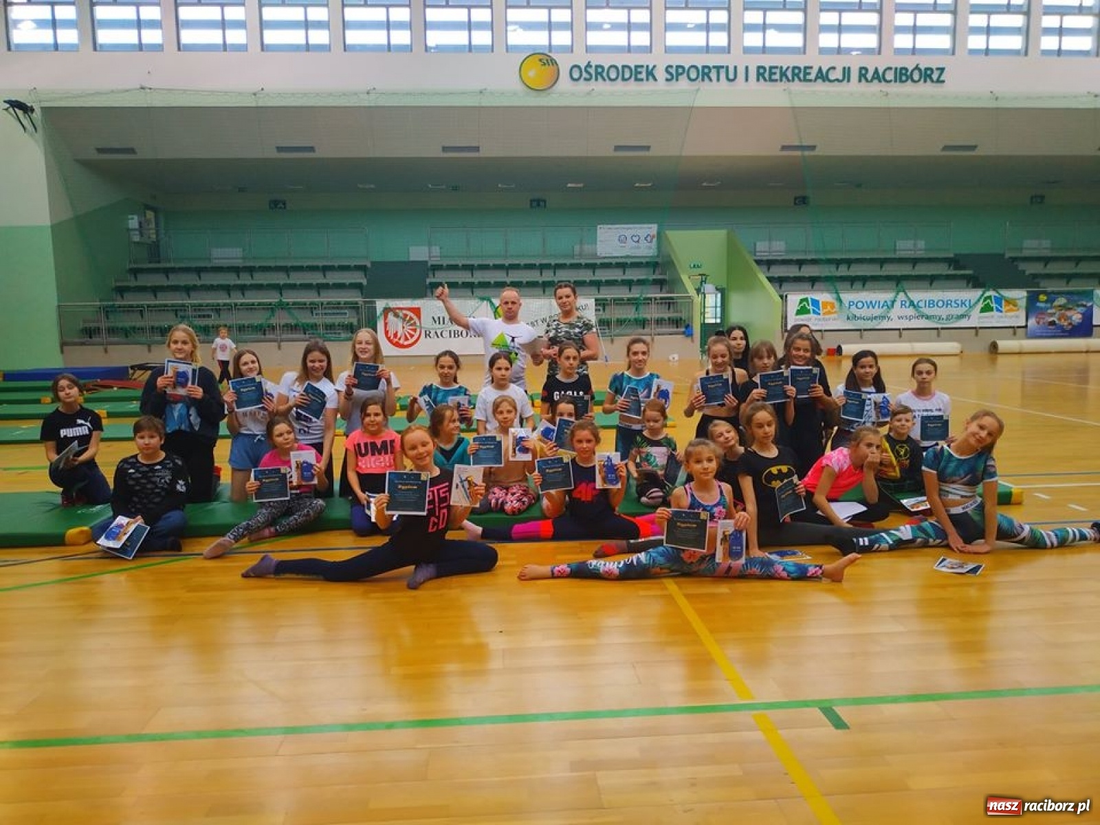 Zdjęcie w galerii na portalu naszraciborz.pl: Maraton Akrobatyczny w Arenie Rafako wiadomości z regionu