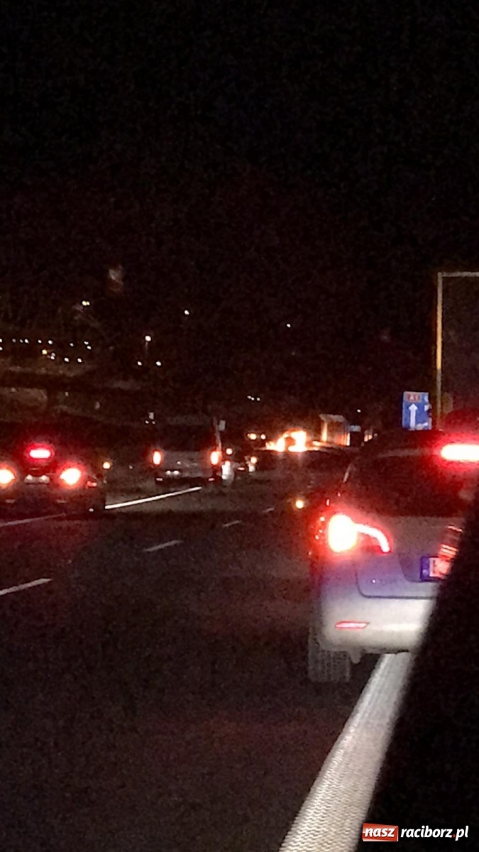 Zdjęcie w galerii na portalu naszraciborz.pl: BMW warte 300 tys. zł spłonęło na A1 [WIDEO] wiadomości z regionu