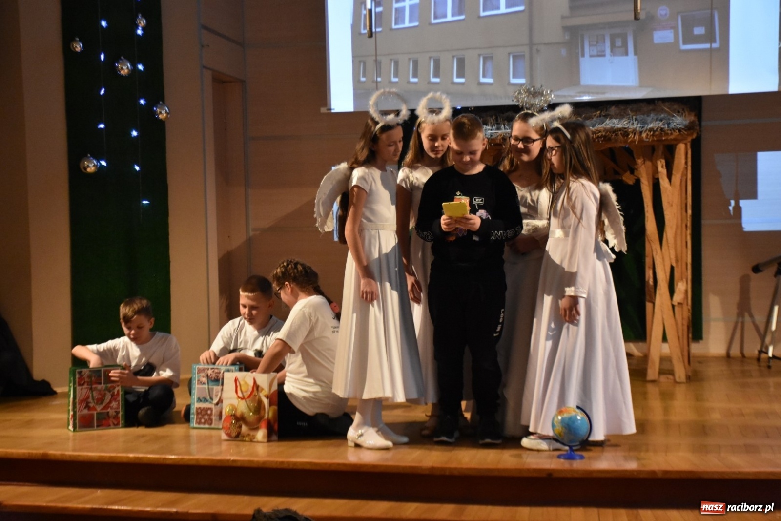 Zdjęcie w galerii na portalu naszraciborz.pl: Bóg się rodzi... Przegląd przedstawień bożonarodzeniowych  wiadomości z regionu