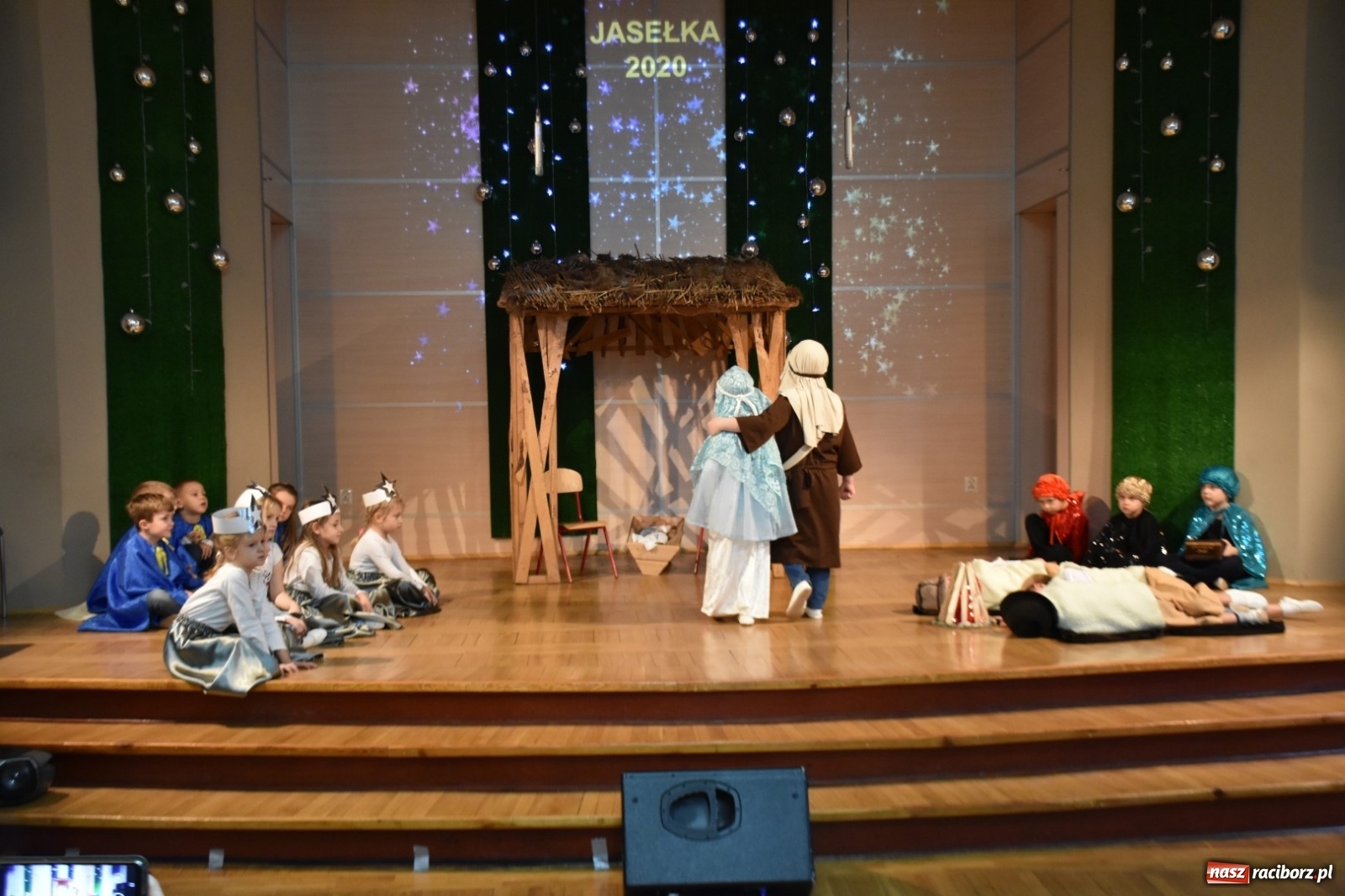 Zdjęcie w galerii na portalu naszraciborz.pl: Bóg się rodzi... Przegląd przedstawień bożonarodzeniowych  wiadomości z regionu