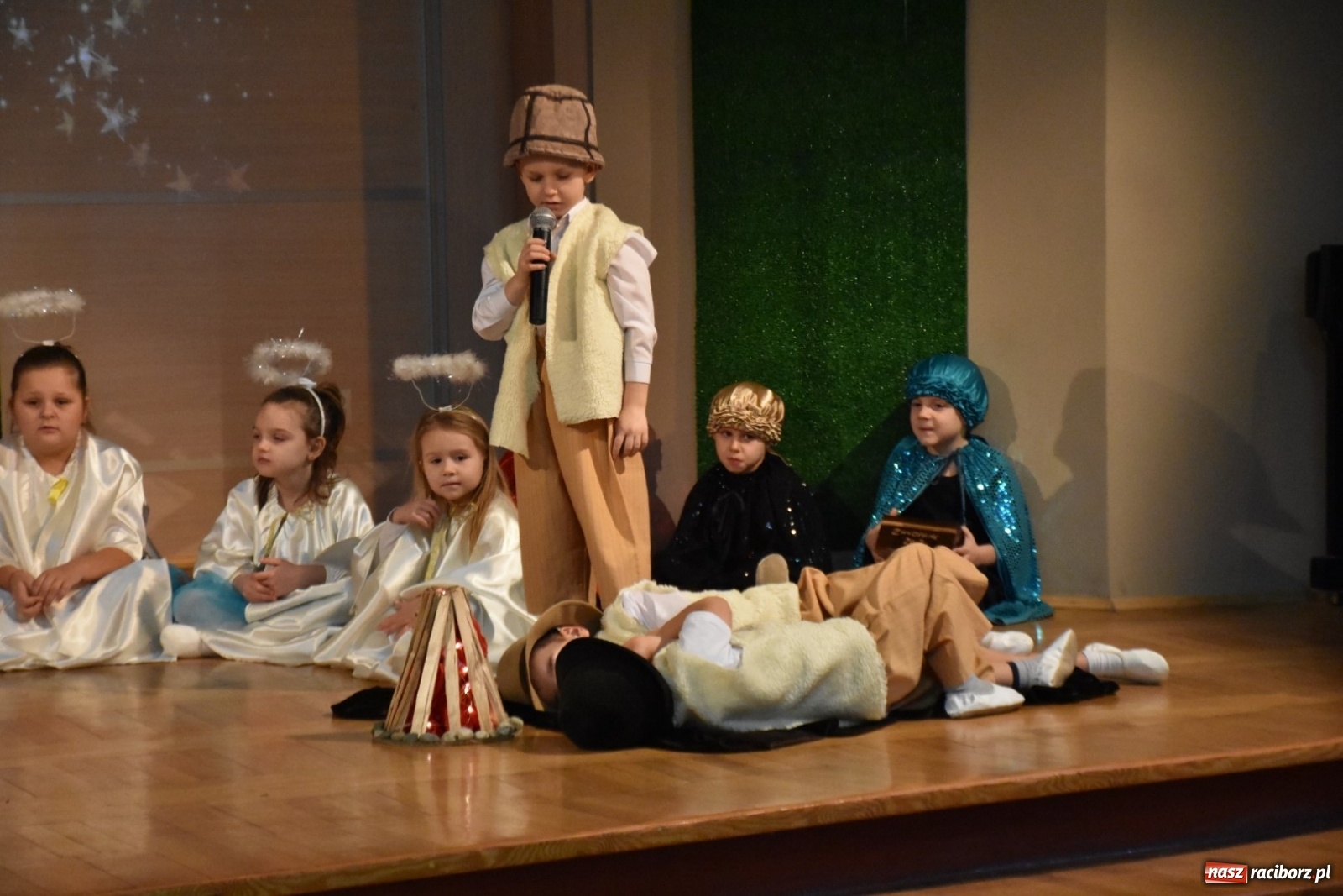 Zdjęcie w galerii na portalu naszraciborz.pl: Bóg się rodzi... Przegląd przedstawień bożonarodzeniowych  wiadomości z regionu
