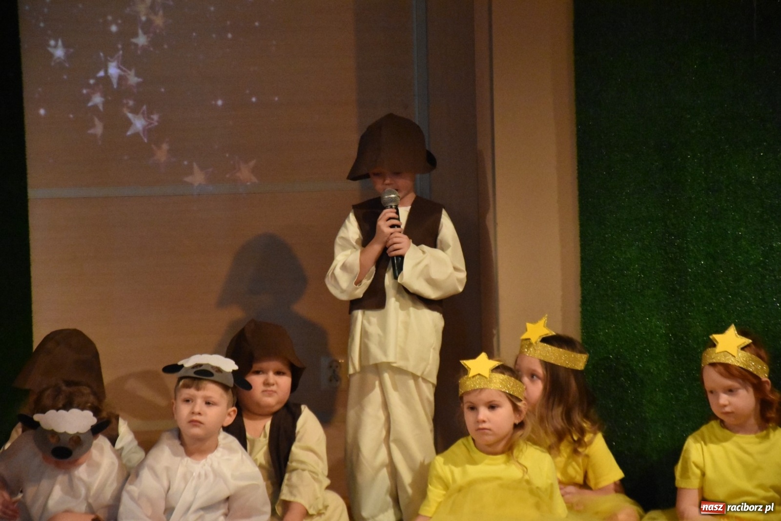 Zdjęcie w galerii na portalu naszraciborz.pl: Bóg się rodzi... Przegląd przedstawień bożonarodzeniowych  wiadomości z regionu