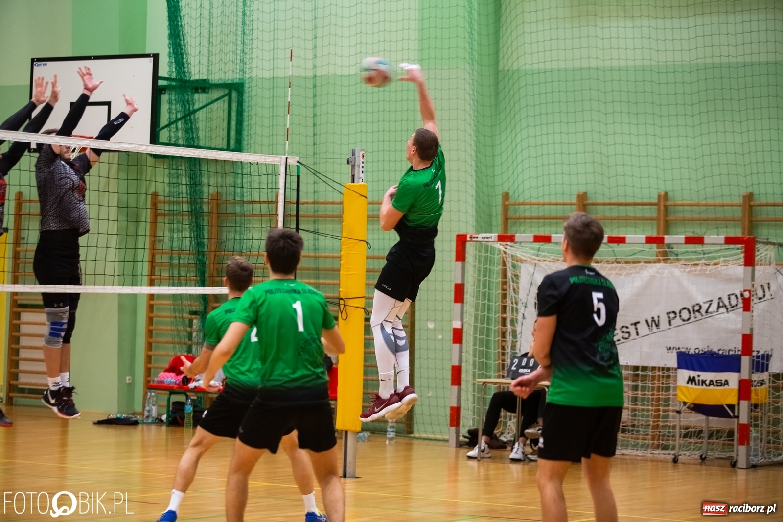 Zdjęcie w galerii na portalu naszraciborz.pl: Akademickie Mistrzostwa Śląska w siatkówce w Arenie Rafako wiadomości z regionu