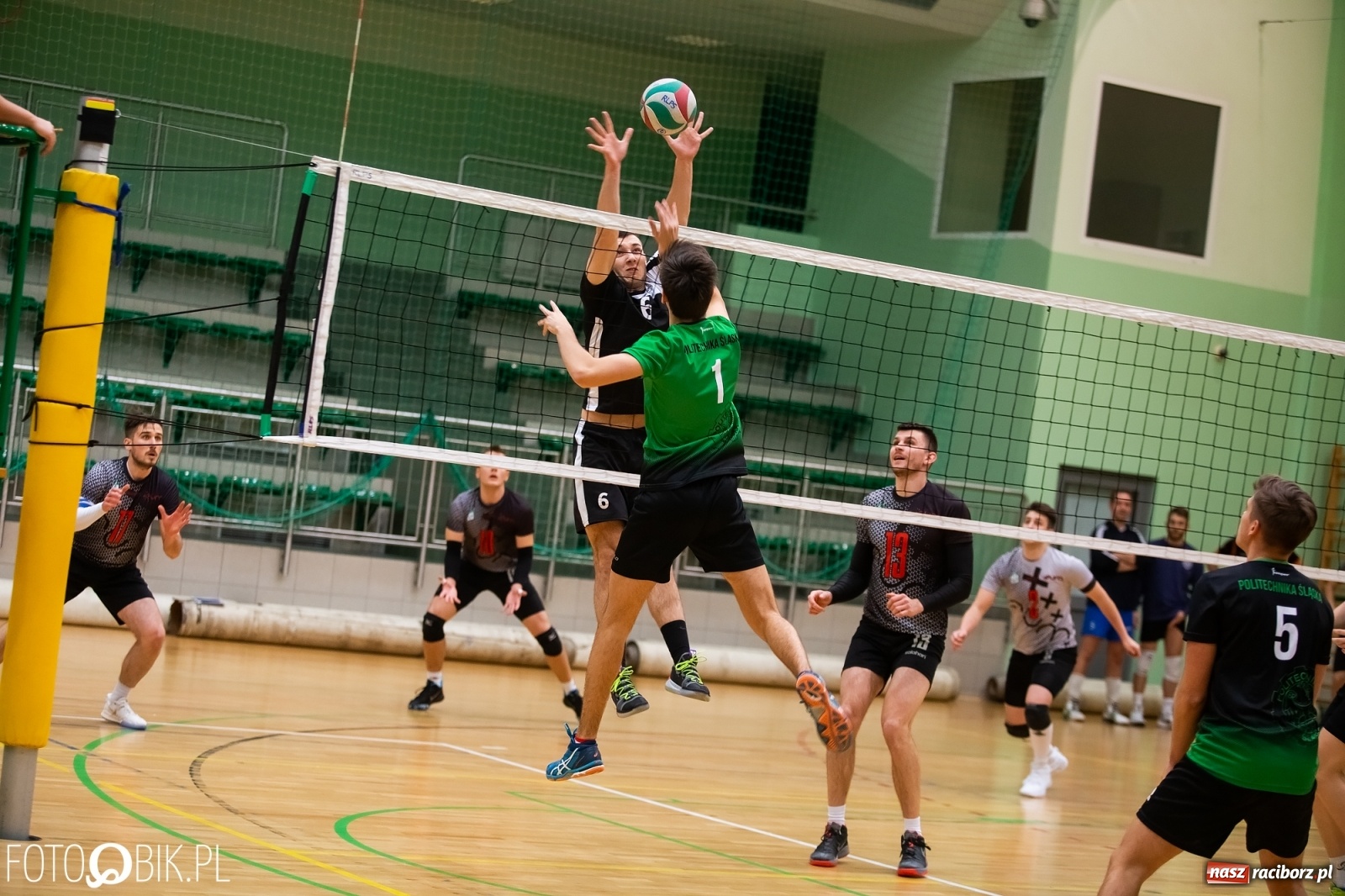 Zdjęcie w galerii na portalu naszraciborz.pl: Akademickie Mistrzostwa Śląska w siatkówce w Arenie Rafako wiadomości z regionu