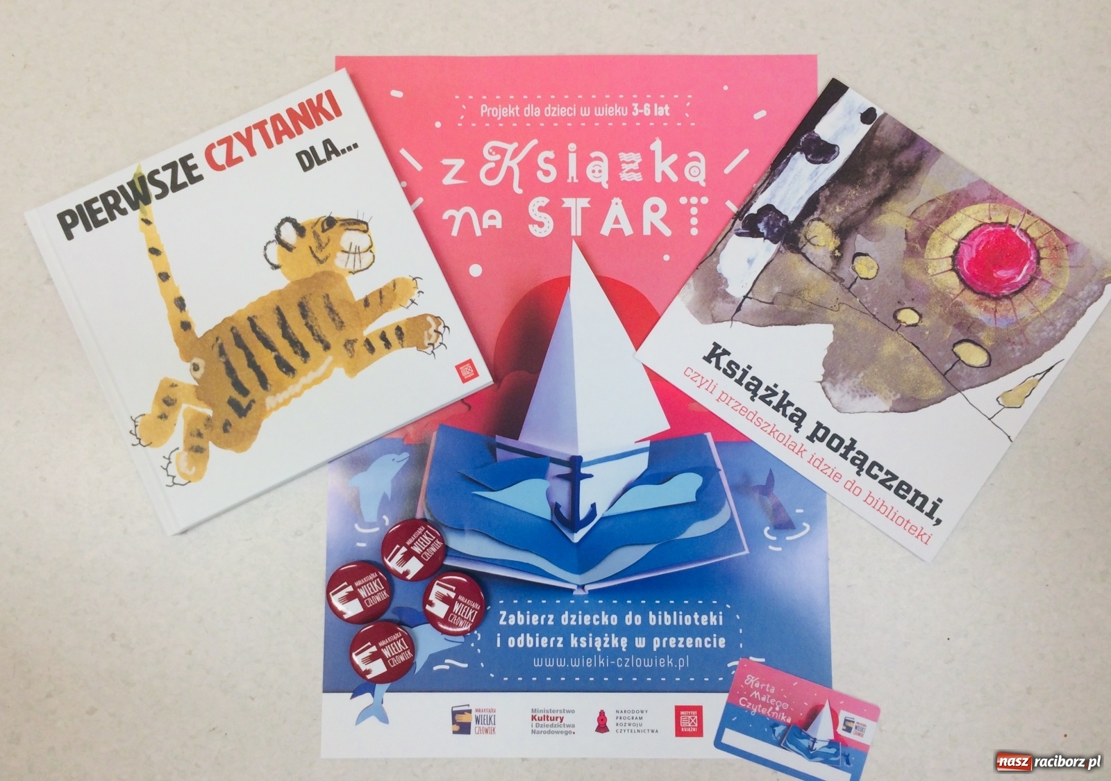 Zdjęcie w galerii na portalu naszraciborz.pl: Raciborska biblioteka rozdaje bezpłatne wyprawki czytelnicze wiadomości z regionu