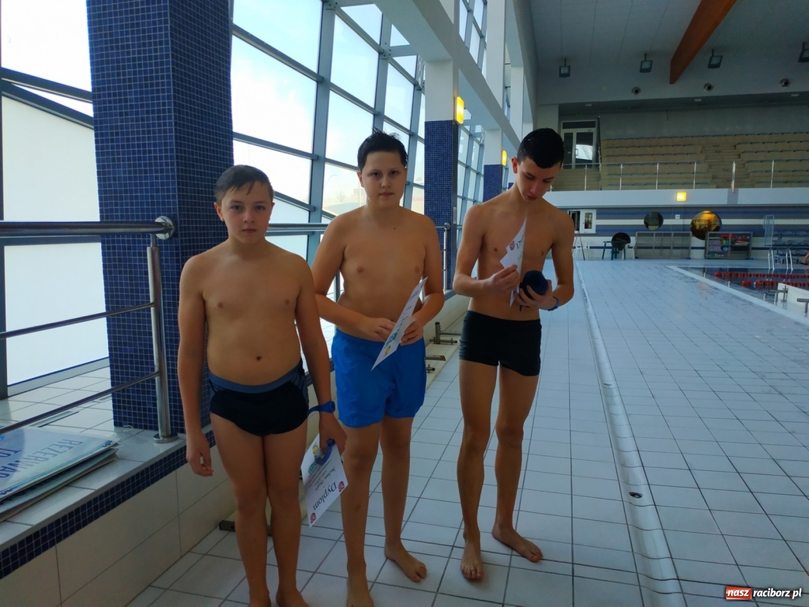 Zdjęcie w galerii na portalu naszraciborz.pl: Zjazd rurami na czas. Wodna rywalizacja w ramach Zimy w Mieście wiadomości z regionu