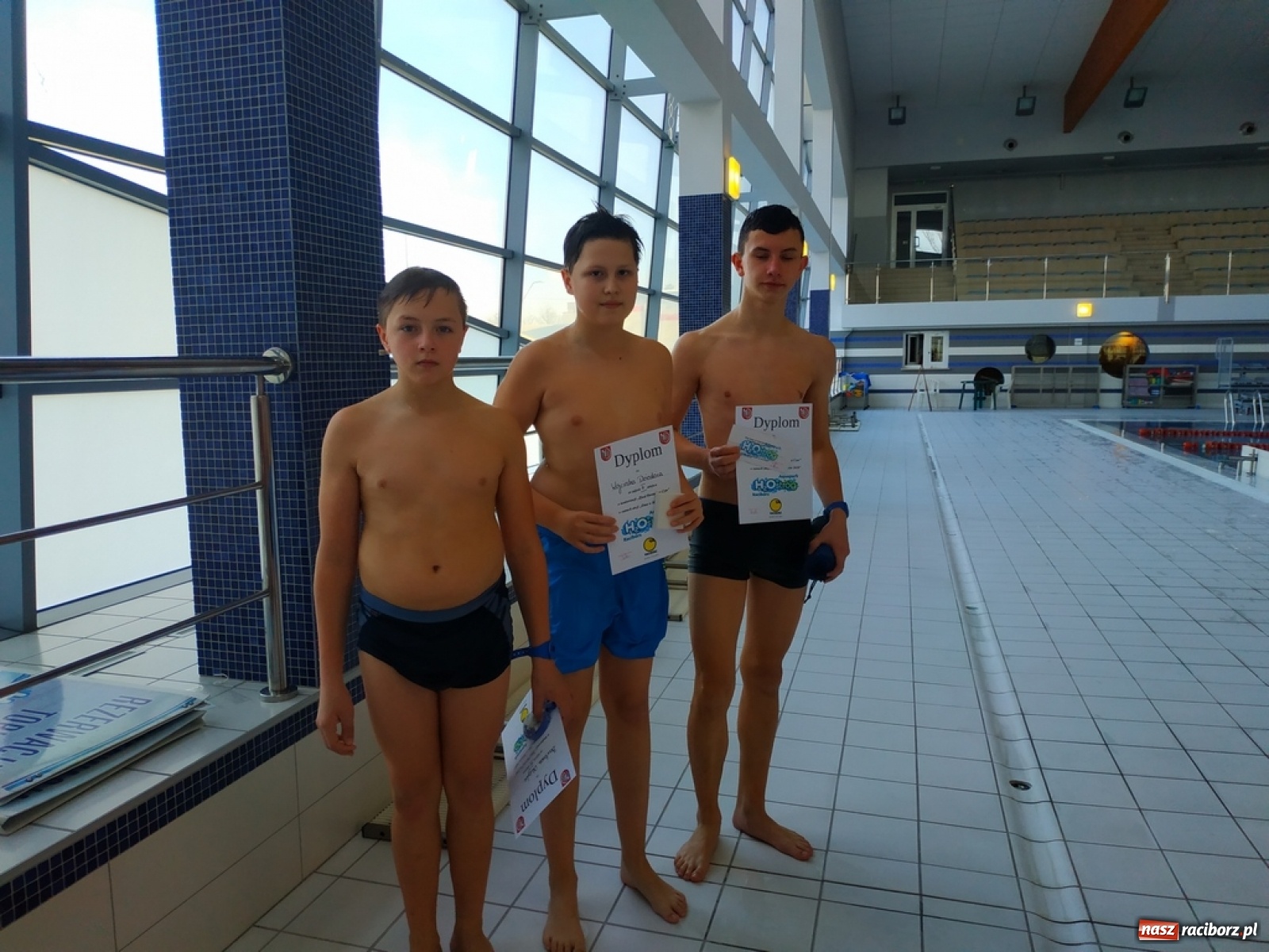 Zdjęcie w galerii na portalu naszraciborz.pl: Zjazd rurami na czas. Wodna rywalizacja w ramach Zimy w Mieście wiadomości z regionu