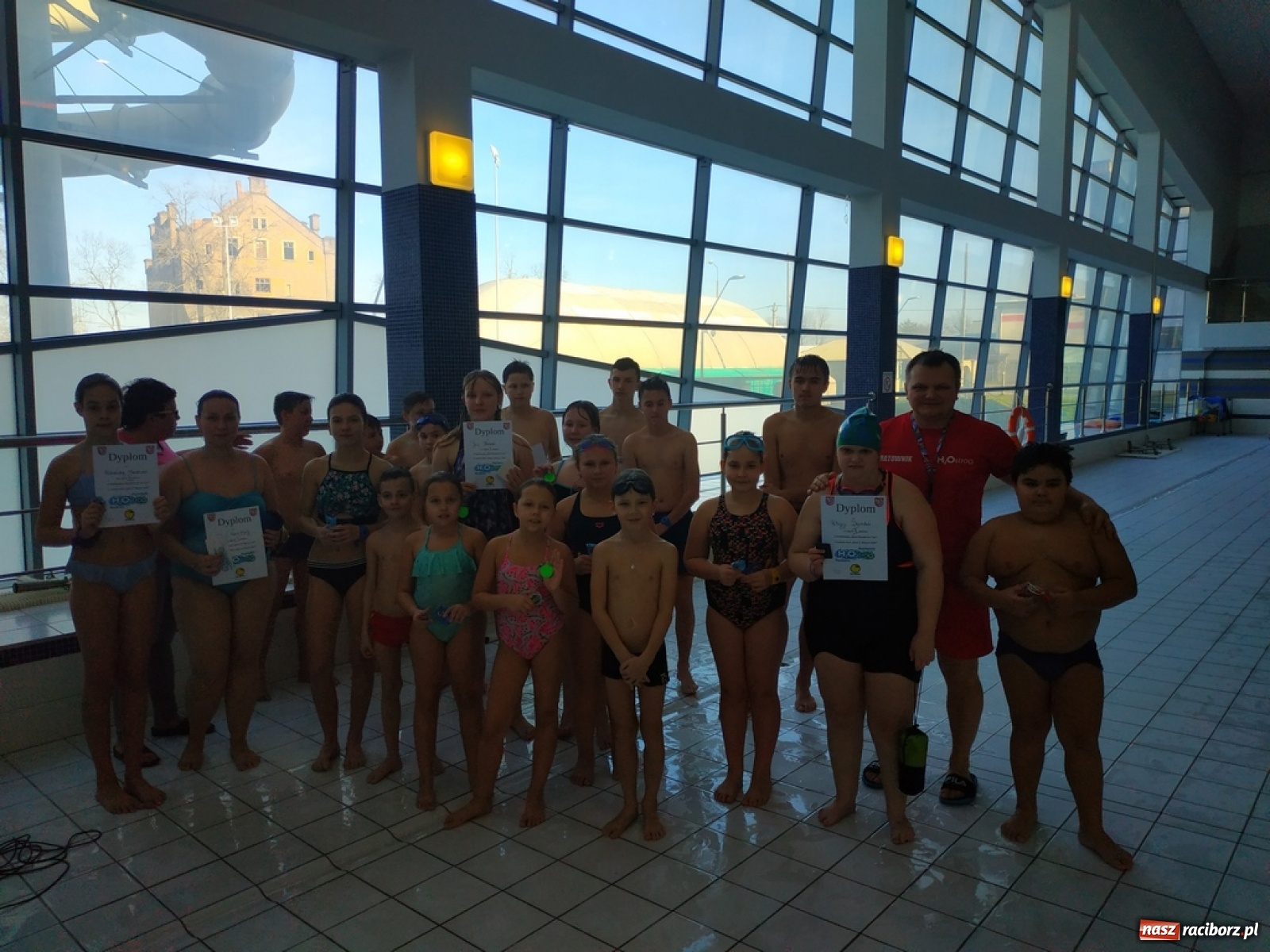 Zdjęcie w galerii na portalu naszraciborz.pl: Zjazd rurami na czas. Wodna rywalizacja w ramach Zimy w Mieście wiadomości z regionu