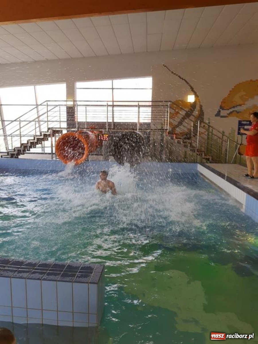 Zdjęcie w galerii na portalu naszraciborz.pl: Zjazd rurami na czas. Wodna rywalizacja w ramach Zimy w Mieście wiadomości z regionu