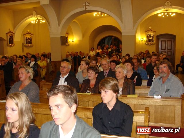 Zdjęcie w galerii na portalu naszraciborz.pl: Dziękowali za 25 lat wspólnego śpiewania wiadomości z regionu