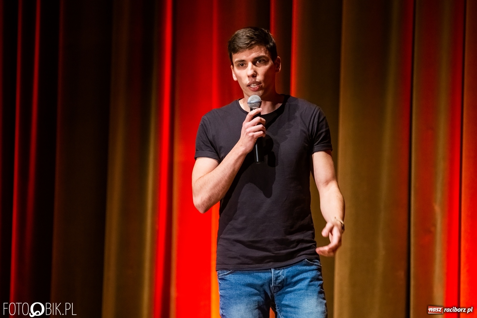 Zdjęcie w galerii na portalu naszraciborz.pl: Mateusz Socha z premierowym programem w Raciborskim Centrum Kultury wiadomości z regionu