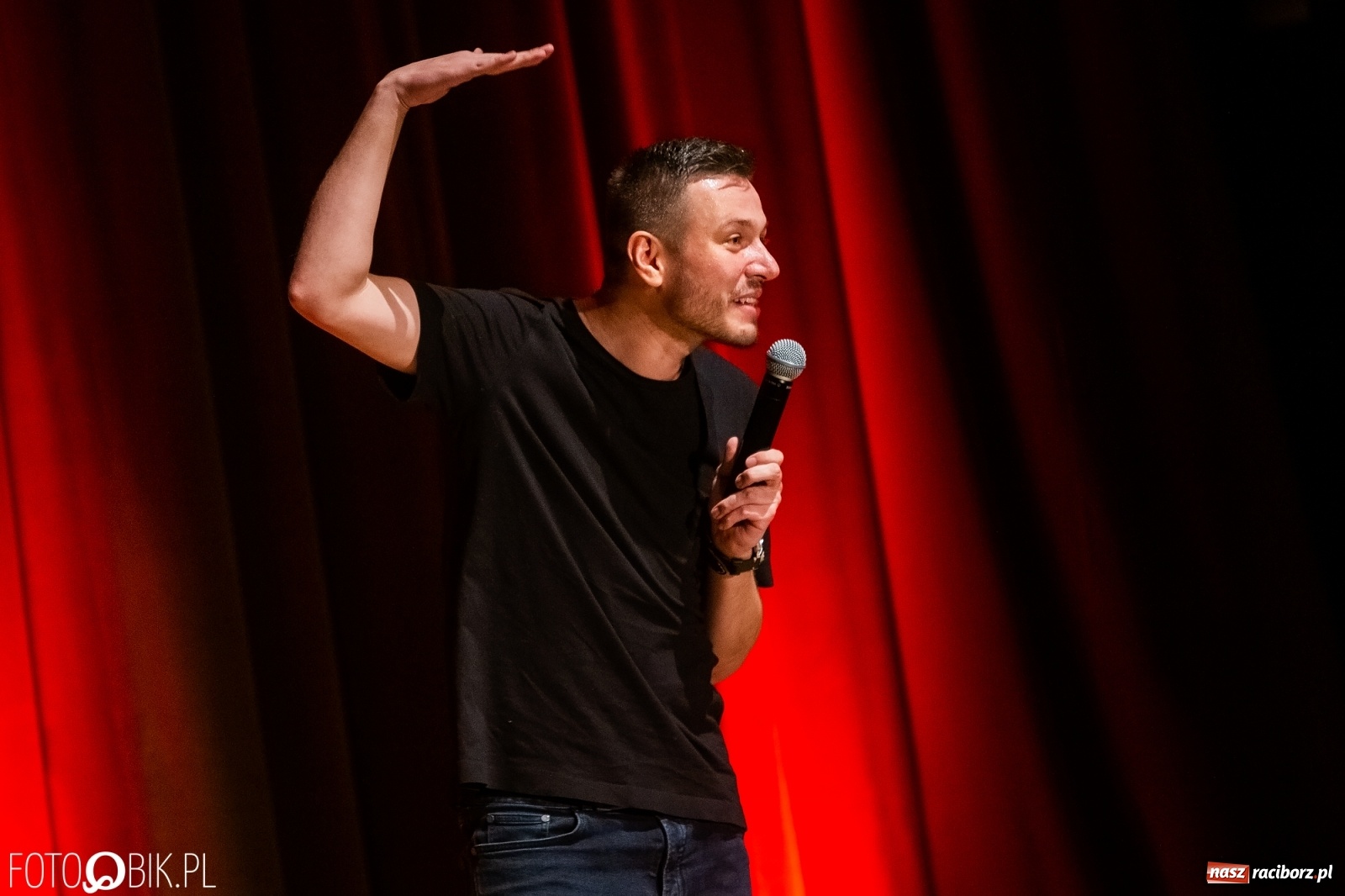 Zdjęcie w galerii na portalu naszraciborz.pl: Mateusz Socha z premierowym programem w Raciborskim Centrum Kultury wiadomości z regionu