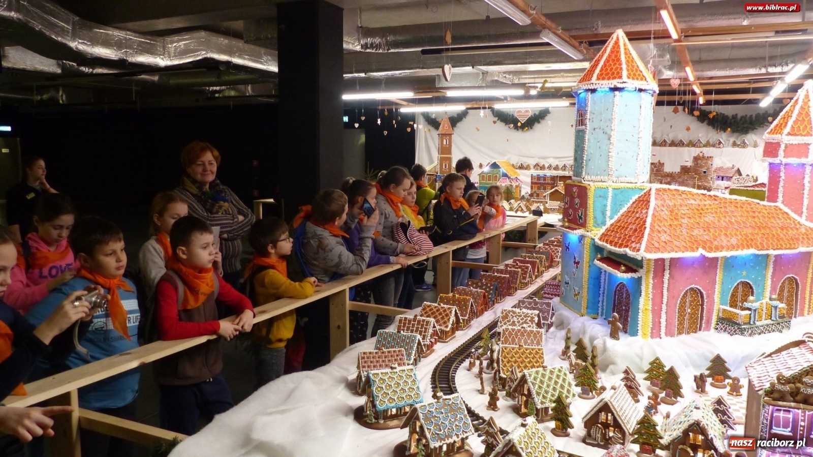 Zdjęcie w galerii na portalu naszraciborz.pl: Ferie z biblioteką: wycieczka do Kolejkowa wiadomości z regionu