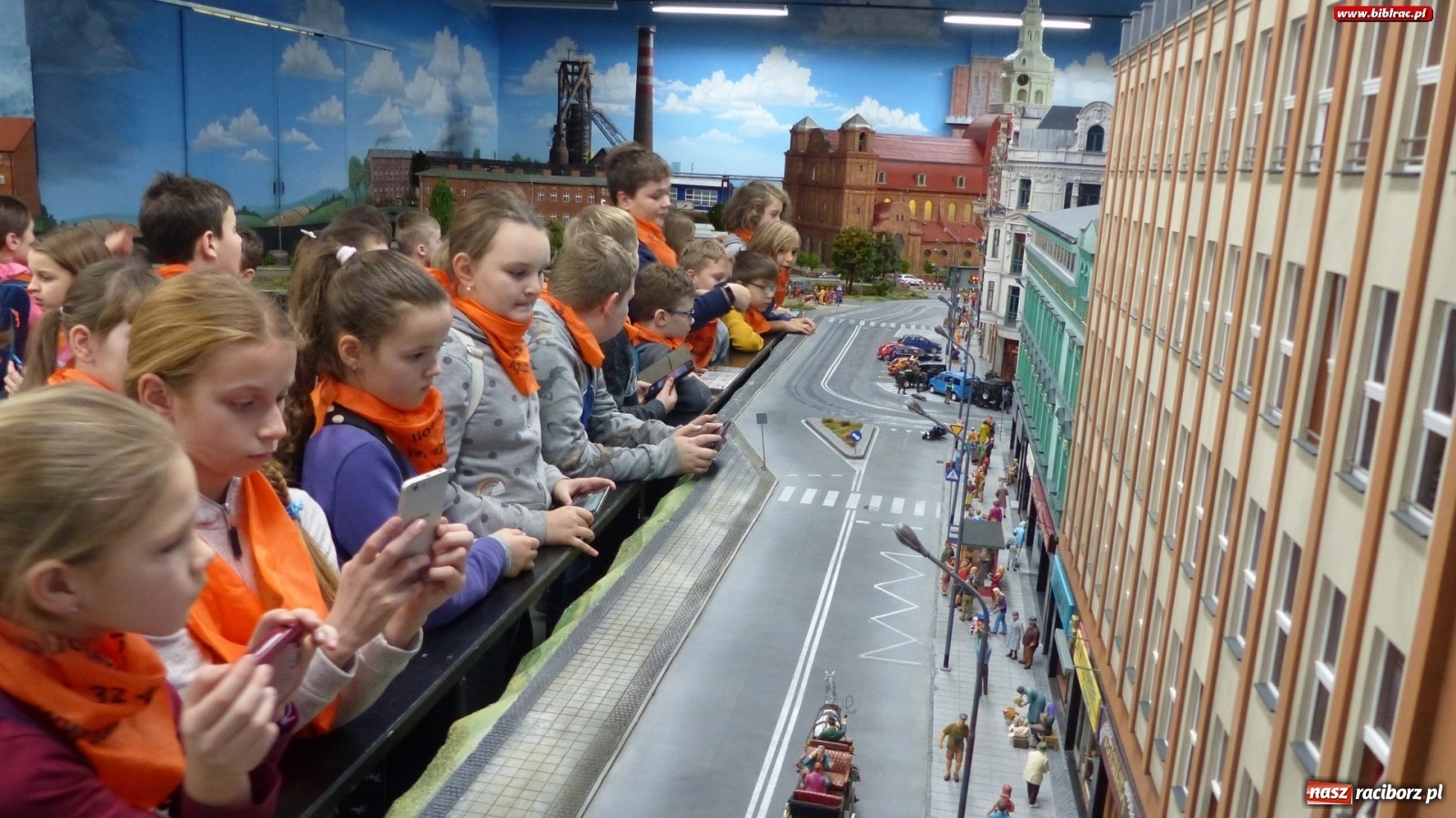 Zdjęcie w galerii na portalu naszraciborz.pl: Ferie z biblioteką: wycieczka do Kolejkowa wiadomości z regionu