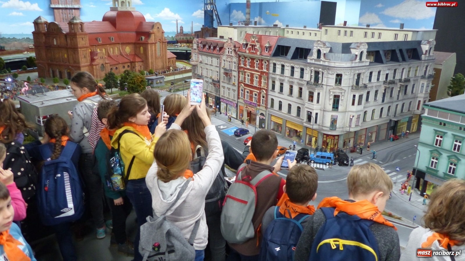 Zdjęcie w galerii na portalu naszraciborz.pl: Ferie z biblioteką: wycieczka do Kolejkowa wiadomości z regionu