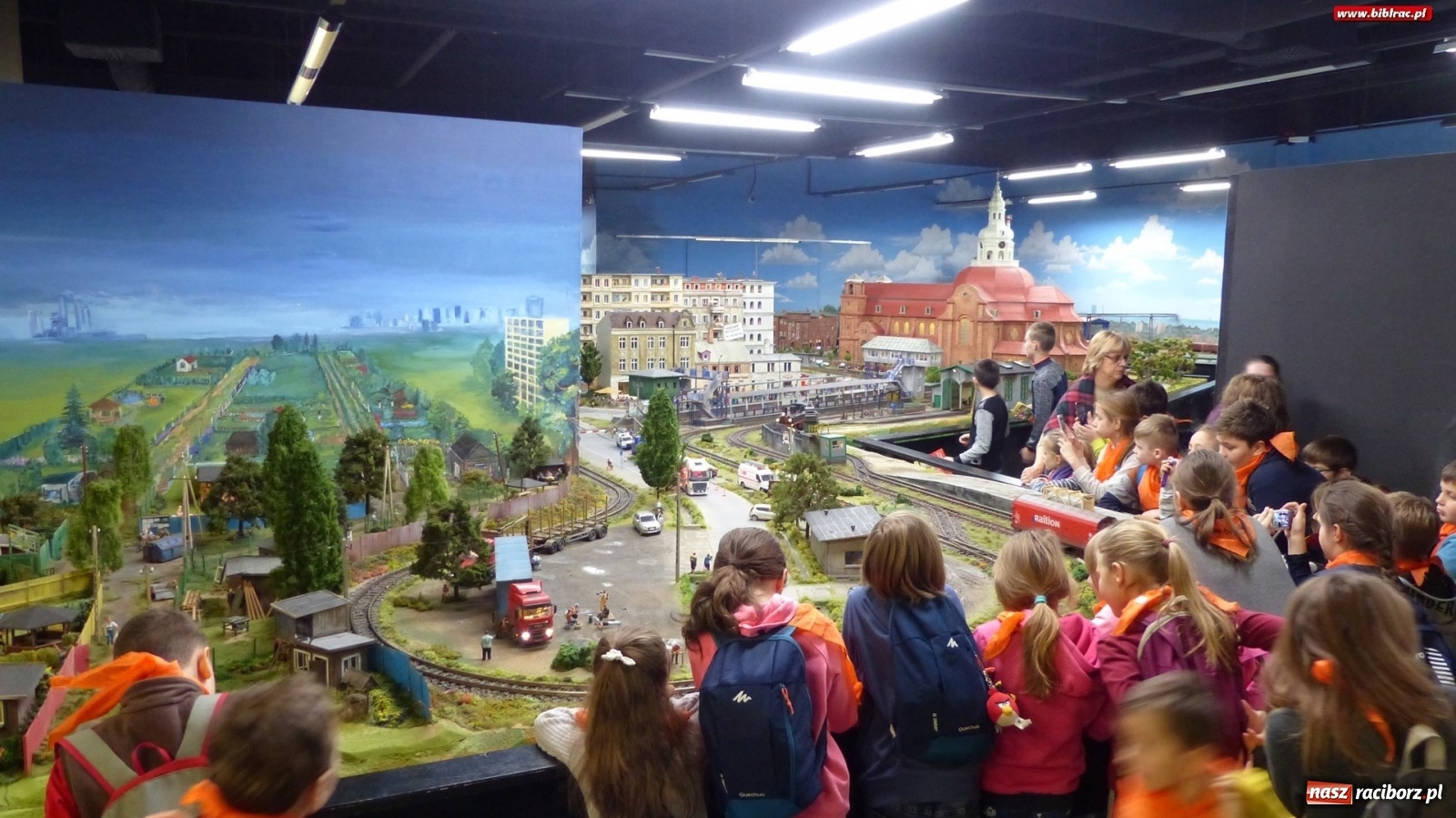 Zdjęcie w galerii na portalu naszraciborz.pl: Ferie z biblioteką: wycieczka do Kolejkowa wiadomości z regionu