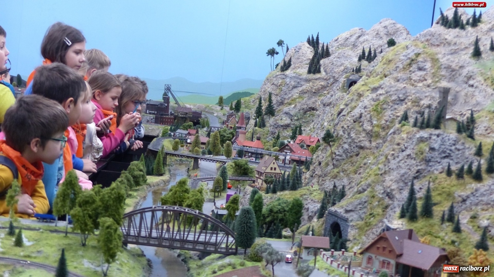 Zdjęcie w galerii na portalu naszraciborz.pl: Ferie z biblioteką: wycieczka do Kolejkowa wiadomości z regionu