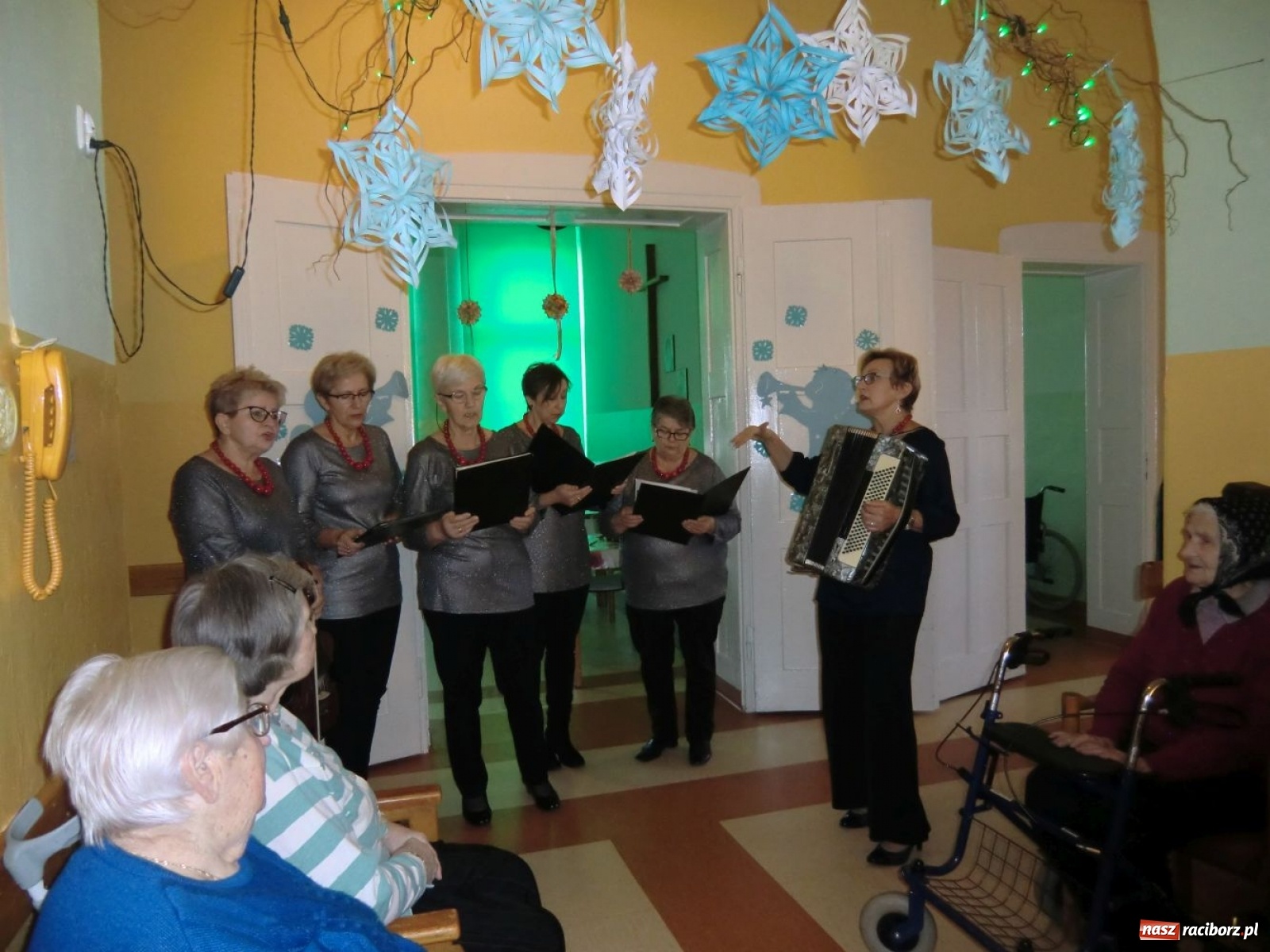 Zdjęcie w galerii na portalu naszraciborz.pl: Kolędowanie pełne wzruszeń w Krzanowicach  wiadomości z regionu