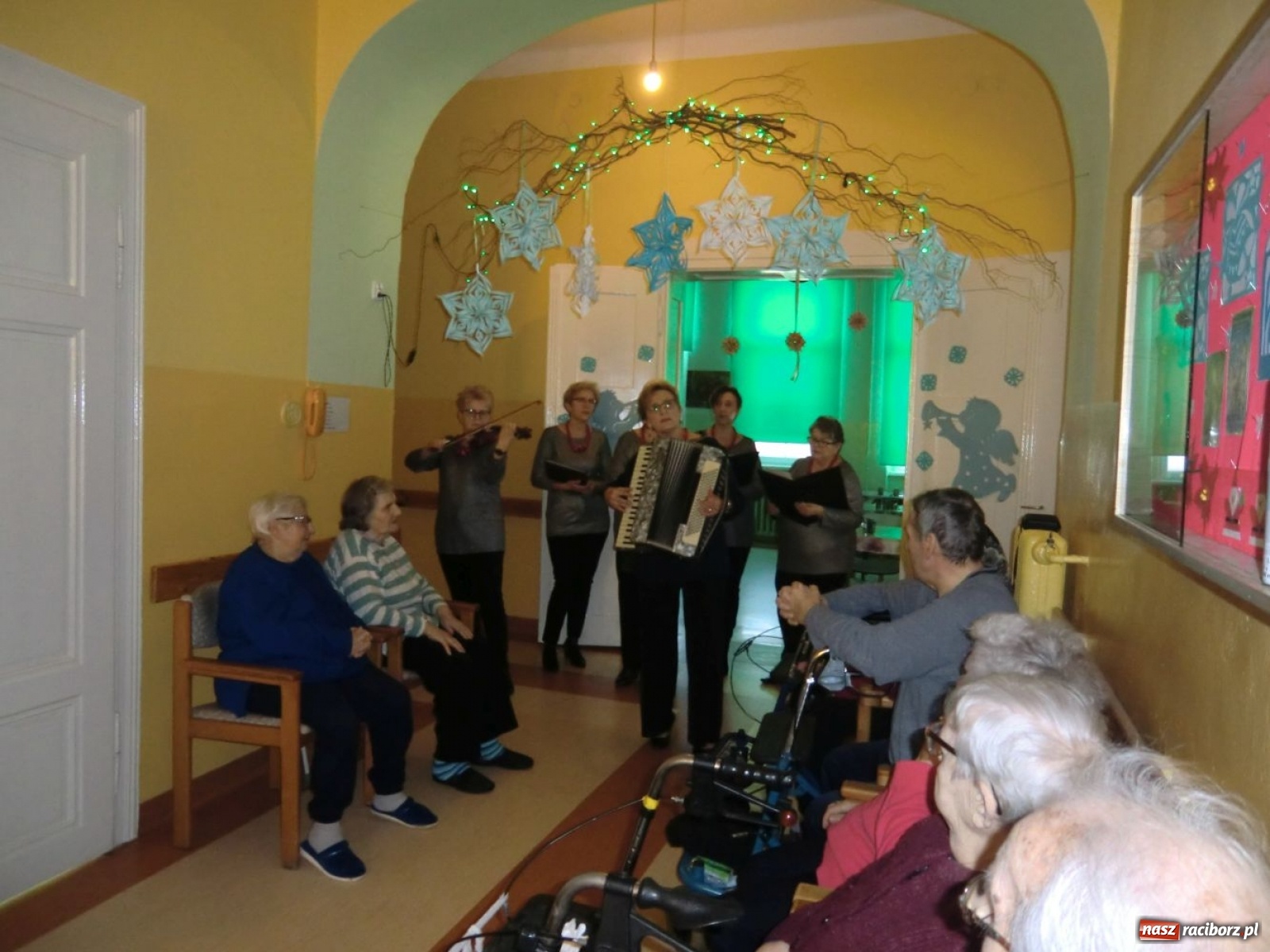 Zdjęcie w galerii na portalu naszraciborz.pl: Kolędowanie pełne wzruszeń w Krzanowicach  wiadomości z regionu