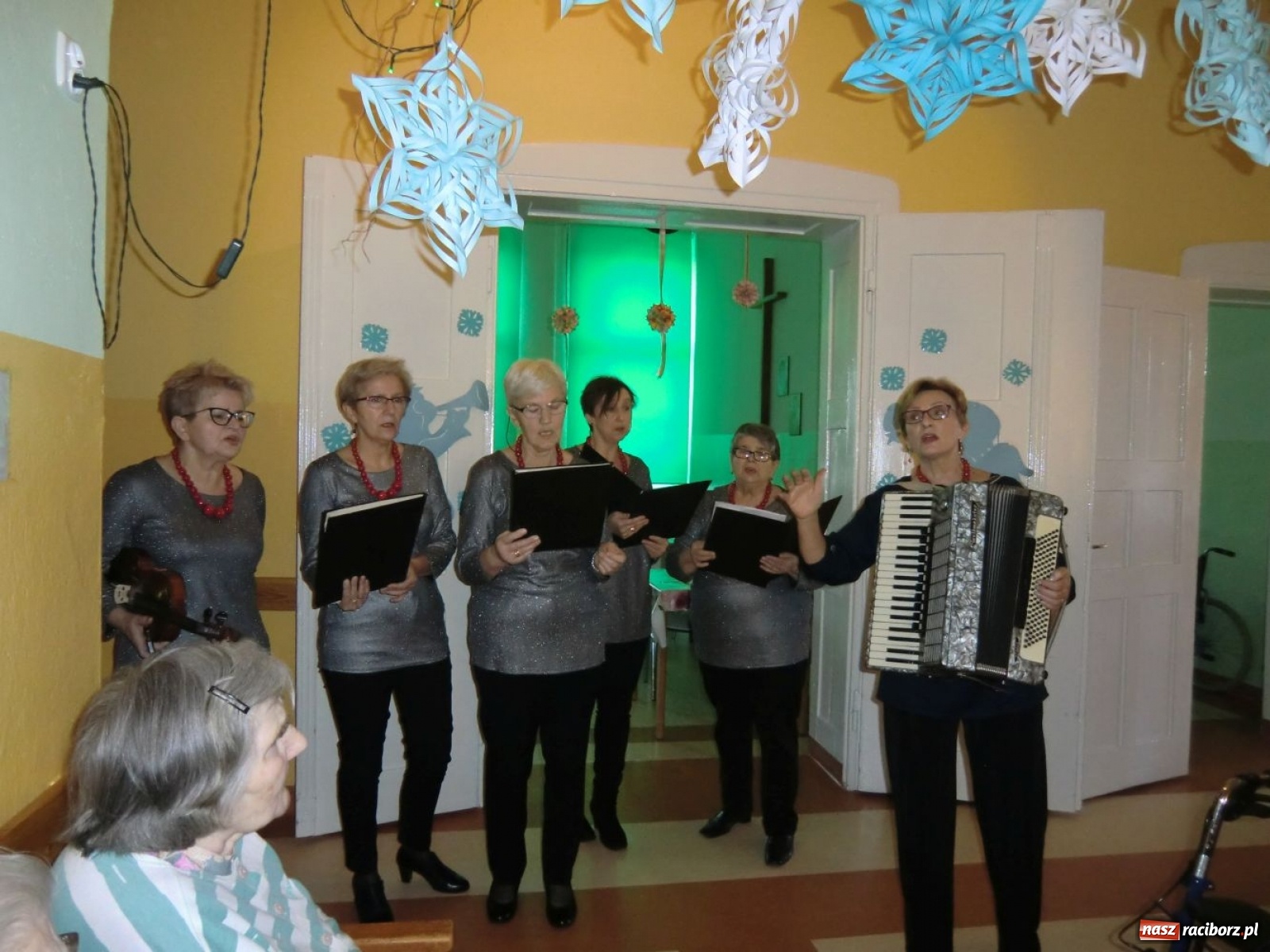 Zdjęcie w galerii na portalu naszraciborz.pl: Kolędowanie pełne wzruszeń w Krzanowicach  wiadomości z regionu