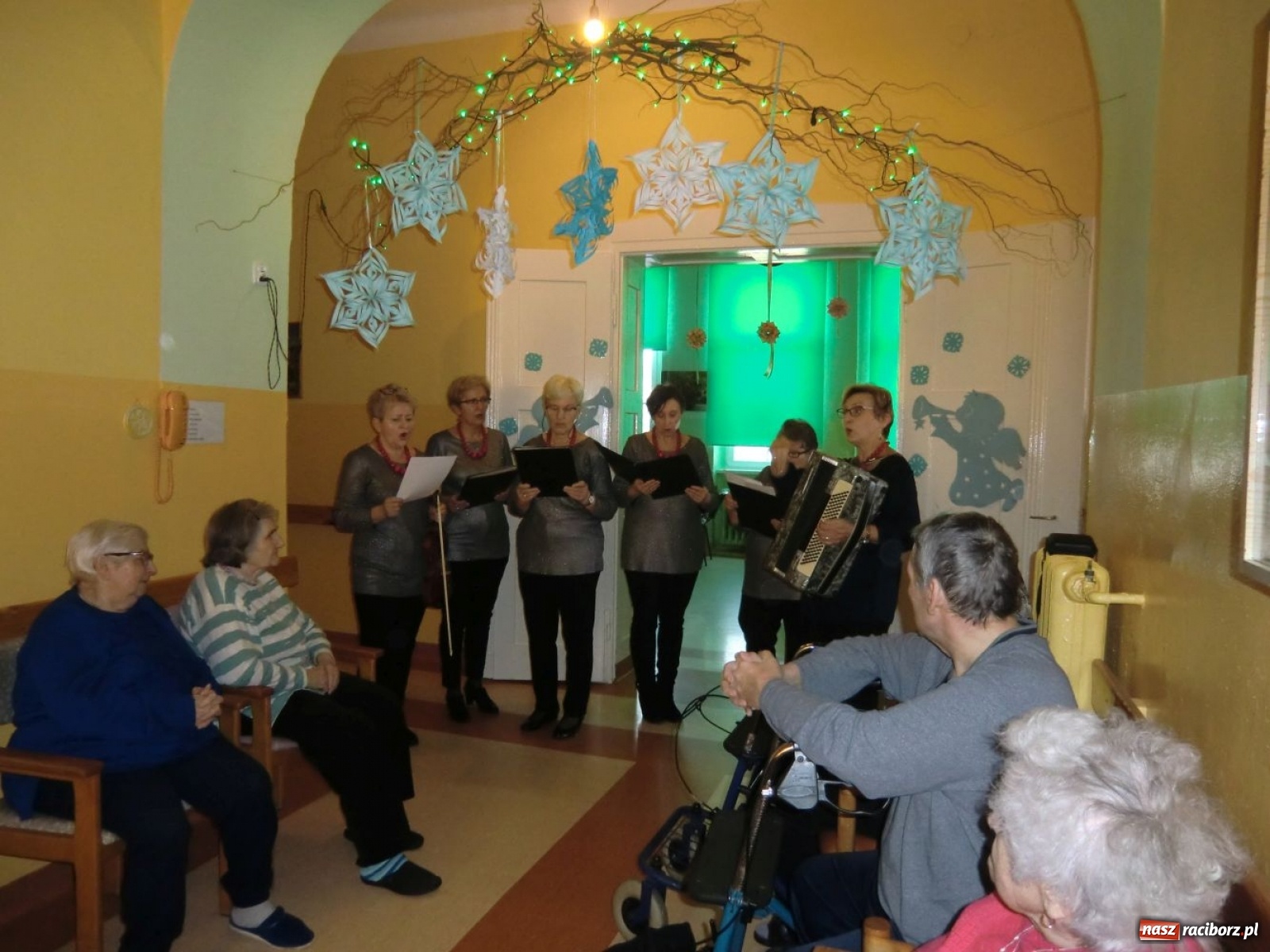 Zdjęcie w galerii na portalu naszraciborz.pl: Kolędowanie pełne wzruszeń w Krzanowicach  wiadomości z regionu