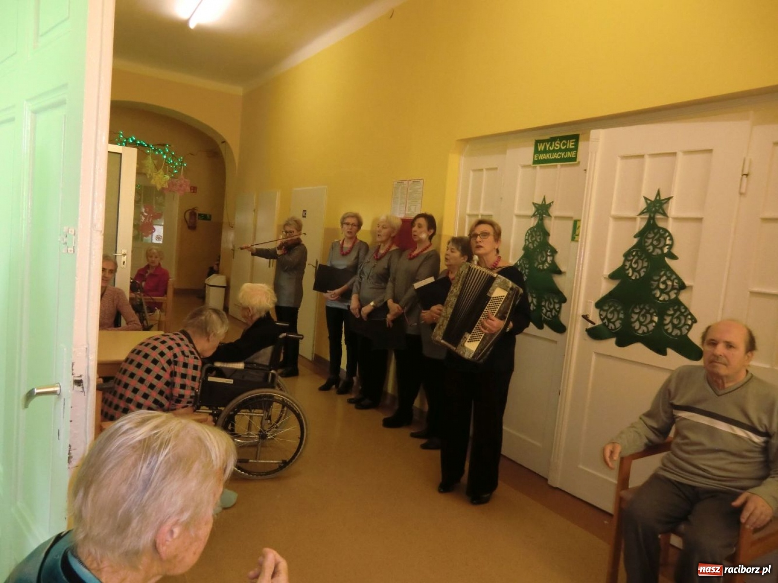 Zdjęcie w galerii na portalu naszraciborz.pl: Kolędowanie pełne wzruszeń w Krzanowicach  wiadomości z regionu