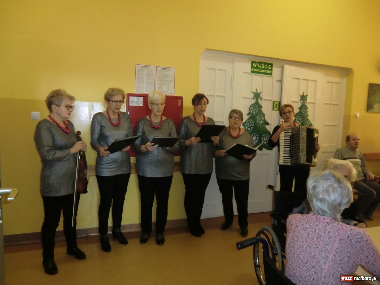 Zdjęcie w galerii na portalu naszraciborz.pl: Kolędowanie pełne wzruszeń w Krzanowicach  wiadomości z regionu