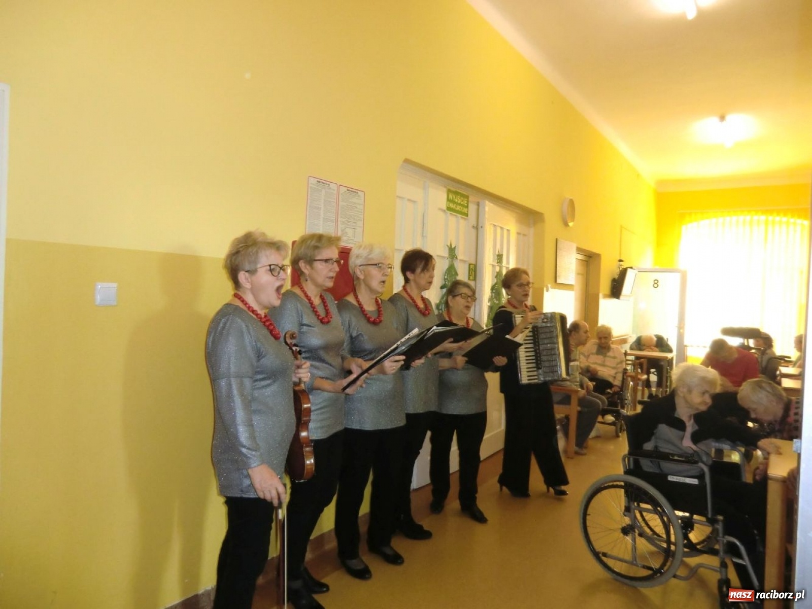 Zdjęcie w galerii na portalu naszraciborz.pl: Kolędowanie pełne wzruszeń w Krzanowicach  wiadomości z regionu