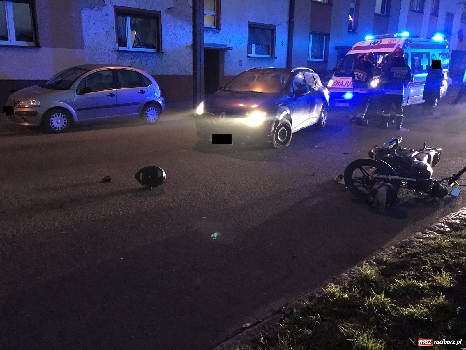 Zdjęcie w galerii na portalu naszraciborz.pl: Zderzenie renault z motocyklem na Cygarowej [FOTO] wiadomości z regionu