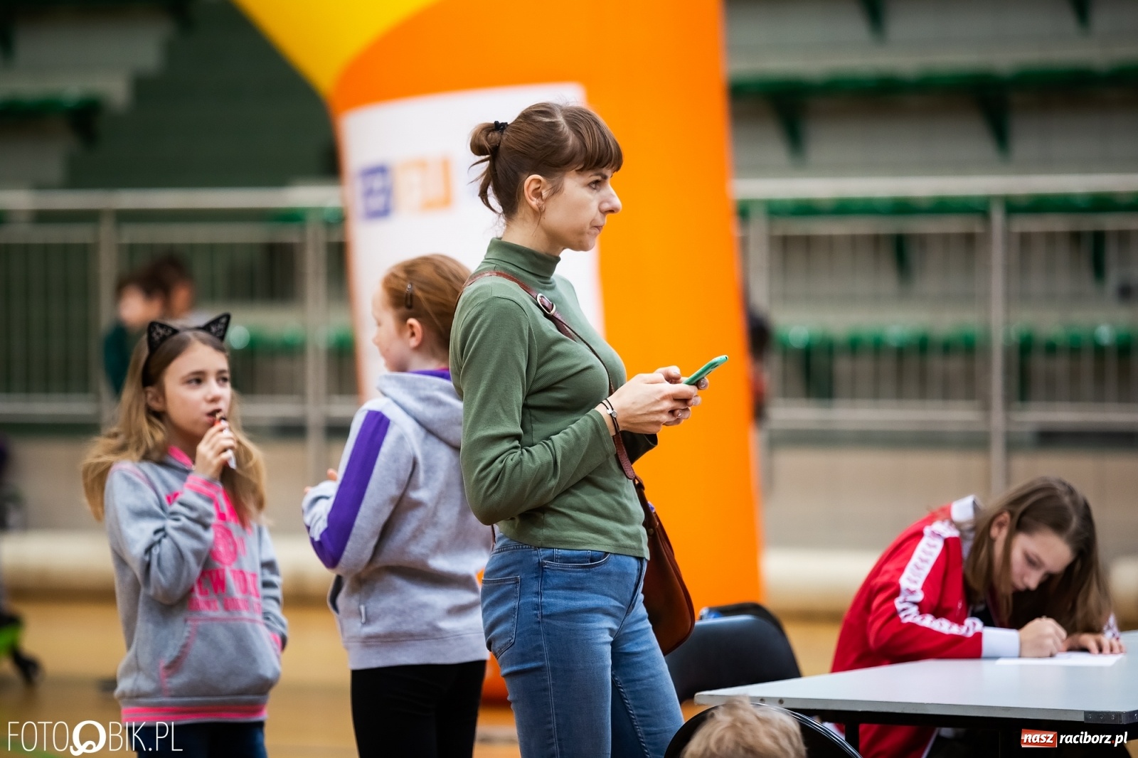 Zdjęcie w galerii na portalu naszraciborz.pl: Mistrzostwa Raciborza Aut Zdalnie Sterowanych w Arenie Rafako wiadomości z regionu
